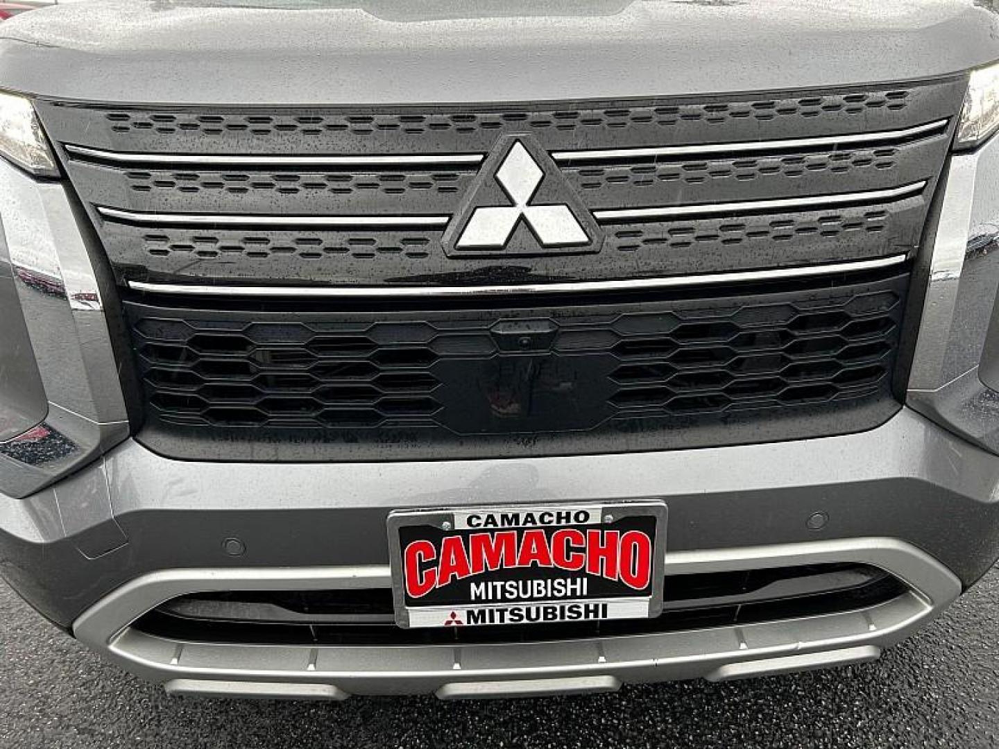 2024 SILVER Mitsubishi Outlander (JA4J3VA80RZ) with an 4-Cyl 2.5 Liter engine, Automatic CVT transmission, located at 412 Auto Vista Drive, Palmdale, CA, 93551, (661) 945-0620, 34.592636, -118.136681 - Photo#9