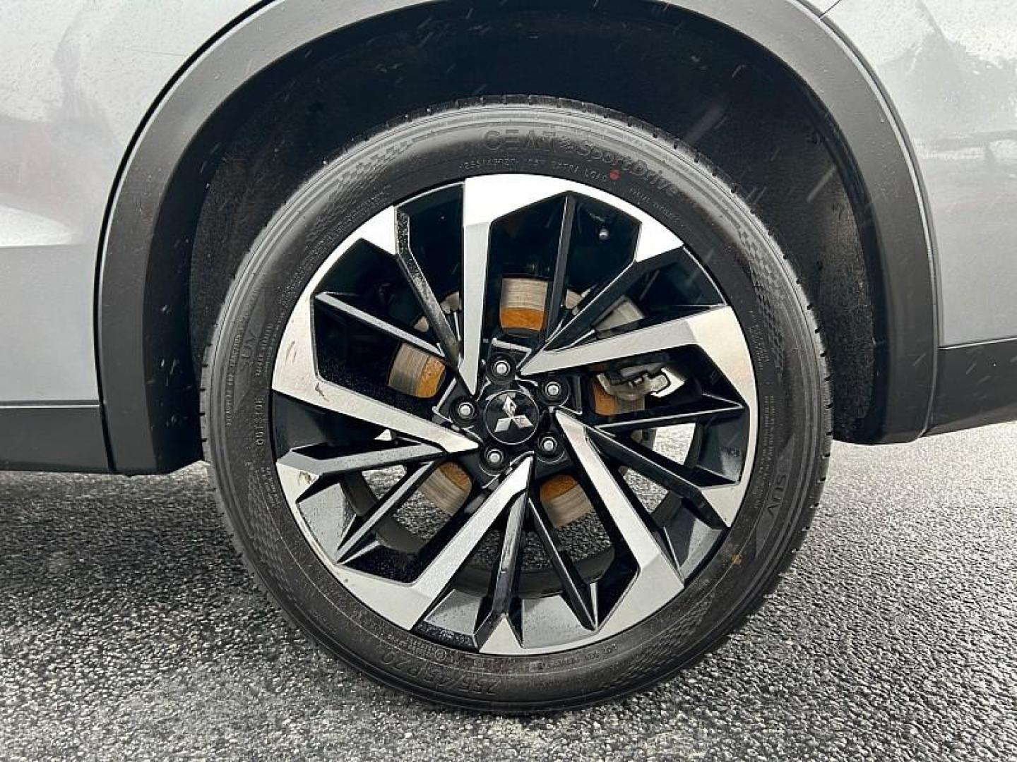 2024 SILVER Mitsubishi Outlander (JA4J3VA80RZ) with an 4-Cyl 2.5 Liter engine, Automatic CVT transmission, located at 412 Auto Vista Drive, Palmdale, CA, 93551, (661) 945-0620, 34.592636, -118.136681 - Photo#13