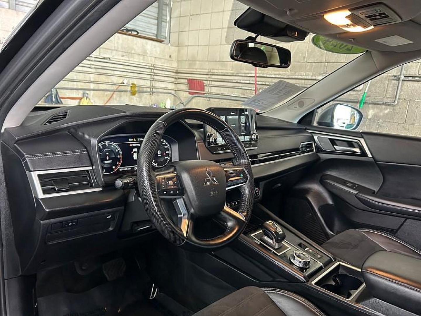 2024 SILVER Mitsubishi Outlander (JA4J3VA80RZ) with an 4-Cyl 2.5 Liter engine, Automatic CVT transmission, located at 412 Auto Vista Drive, Palmdale, CA, 93551, (661) 945-0620, 34.592636, -118.136681 - Photo#17