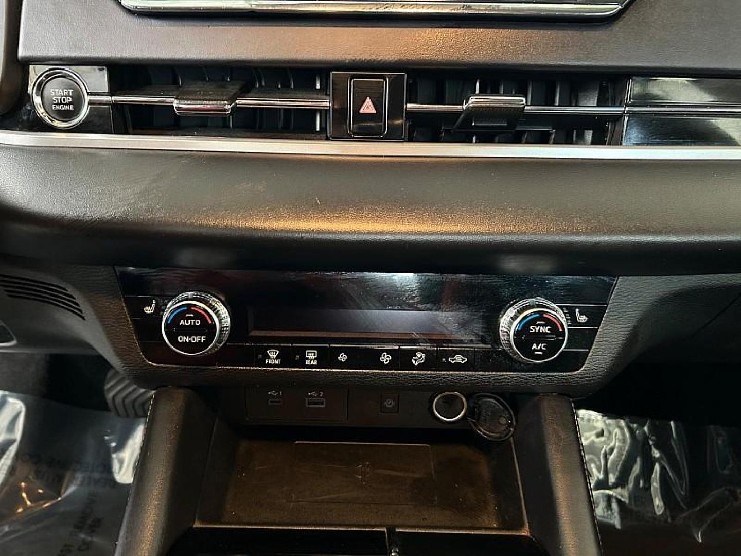 2024 SILVER Mitsubishi Outlander (JA4J3VA80RZ) with an 4-Cyl 2.5 Liter engine, Automatic CVT transmission, located at 412 Auto Vista Drive, Palmdale, CA, 93551, (661) 945-0620, 34.592636, -118.136681 - Photo#19