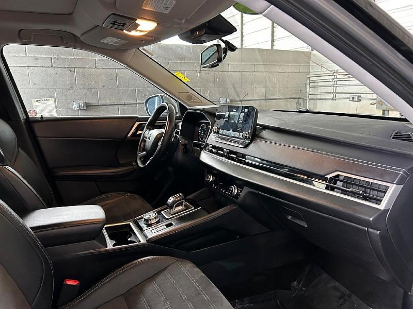 2024 SILVER Mitsubishi Outlander (JA4J3VA80RZ) with an 4-Cyl 2.5 Liter engine, Automatic CVT transmission, located at 412 Auto Vista Drive, Palmdale, CA, 93551, (661) 945-0620, 34.592636, -118.136681 - Photo#25