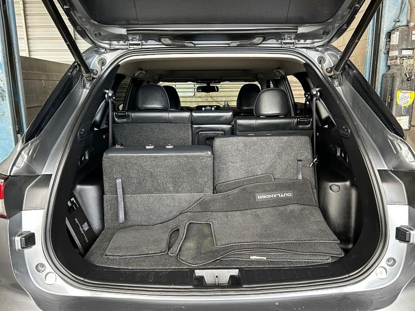 2024 SILVER Mitsubishi Outlander (JA4J3VA80RZ) with an 4-Cyl 2.5 Liter engine, Automatic CVT transmission, located at 412 Auto Vista Drive, Palmdale, CA, 93551, (661) 945-0620, 34.592636, -118.136681 - Photo#29