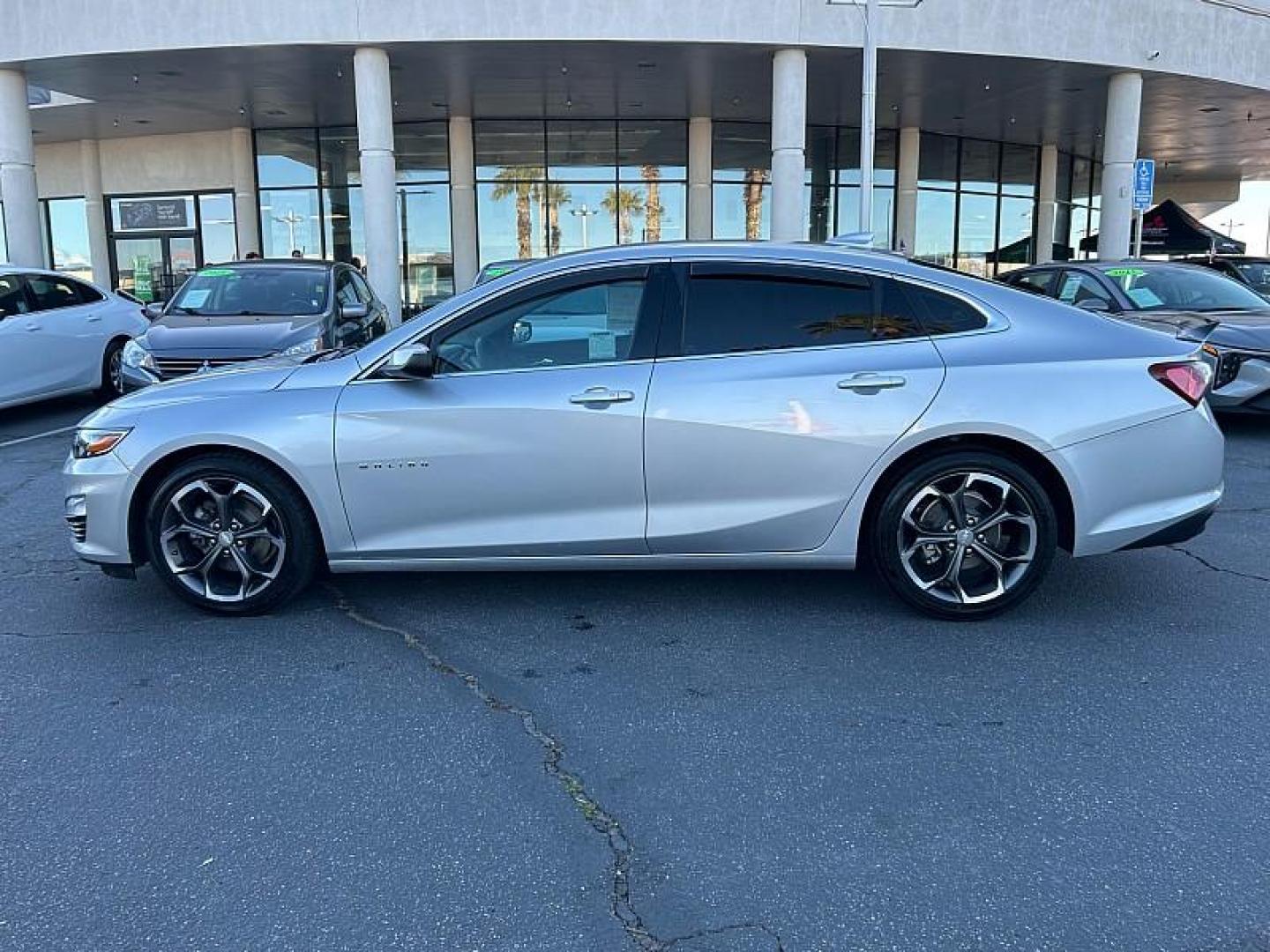 2022 silver Chevrolet Malibu (1G1ZD5ST3NF) with an 4-Cyl Turbo 1.5 Liter engine, Automatic CVT transmission, located at 412 Auto Vista Drive, Palmdale, CA, 93551, (661) 945-0620, 34.592636, -118.136681 - Photo#4