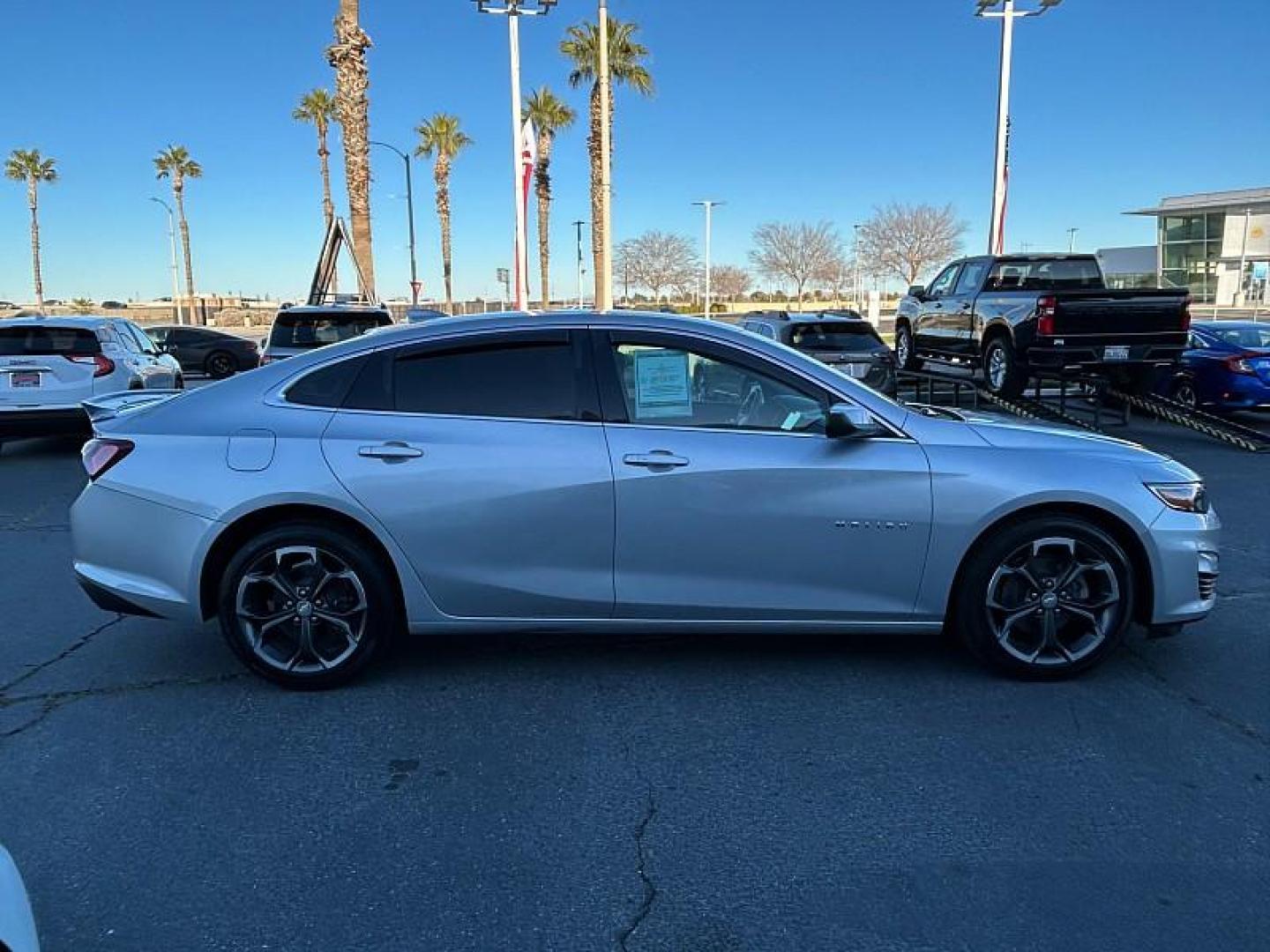 2022 silver Chevrolet Malibu (1G1ZD5ST3NF) with an 4-Cyl Turbo 1.5 Liter engine, Automatic CVT transmission, located at 412 Auto Vista Drive, Palmdale, CA, 93551, (661) 945-0620, 34.592636, -118.136681 - Photo#9