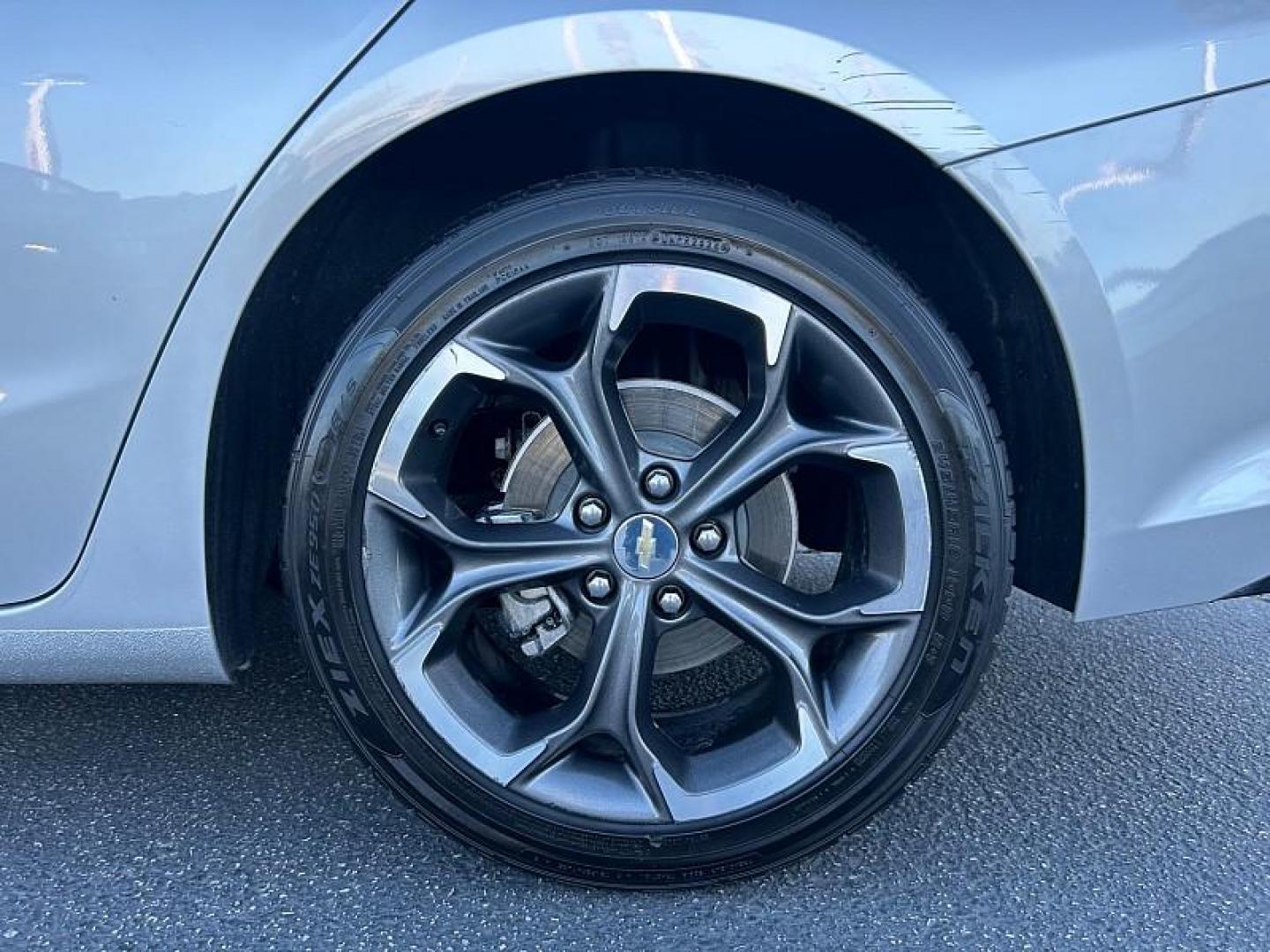 2022 silver Chevrolet Malibu (1G1ZD5ST3NF) with an 4-Cyl Turbo 1.5 Liter engine, Automatic CVT transmission, located at 412 Auto Vista Drive, Palmdale, CA, 93551, (661) 945-0620, 34.592636, -118.136681 - Photo#17