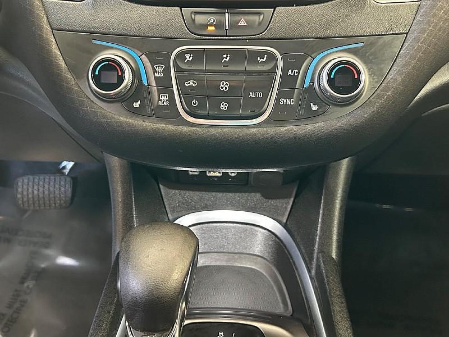 2022 silver Chevrolet Malibu (1G1ZD5ST3NF) with an 4-Cyl Turbo 1.5 Liter engine, Automatic CVT transmission, located at 412 Auto Vista Drive, Palmdale, CA, 93551, (661) 945-0620, 34.592636, -118.136681 - Photo#22