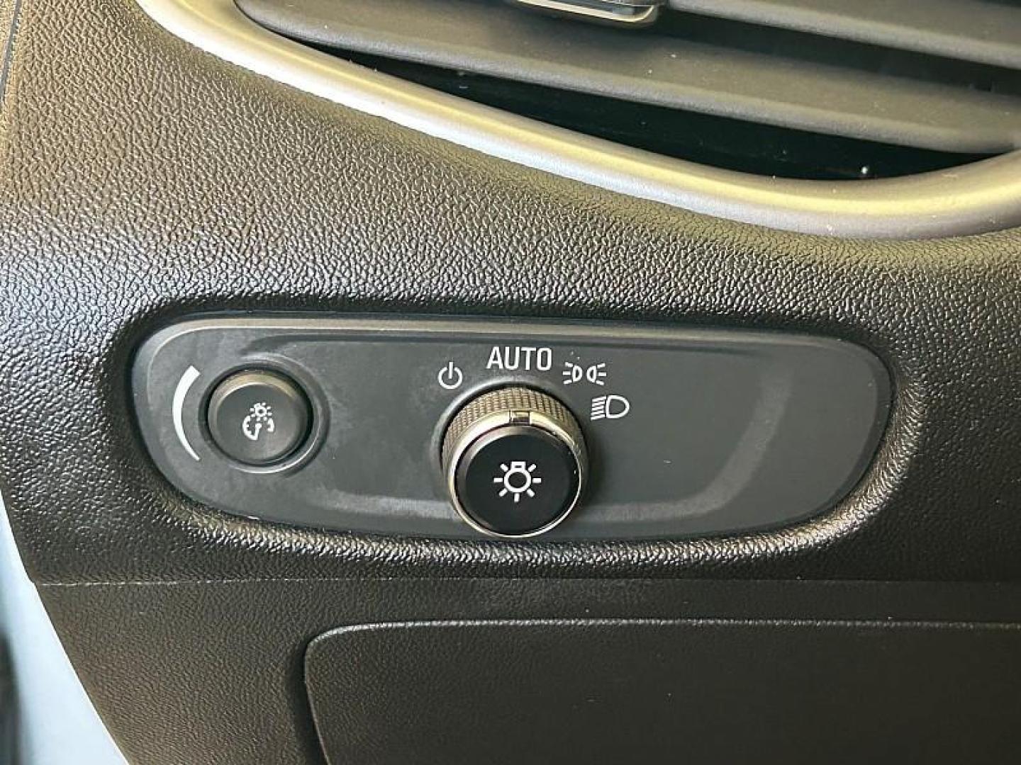 2022 silver Chevrolet Malibu (1G1ZD5ST3NF) with an 4-Cyl Turbo 1.5 Liter engine, Automatic CVT transmission, located at 412 Auto Vista Drive, Palmdale, CA, 93551, (661) 945-0620, 34.592636, -118.136681 - Photo#28