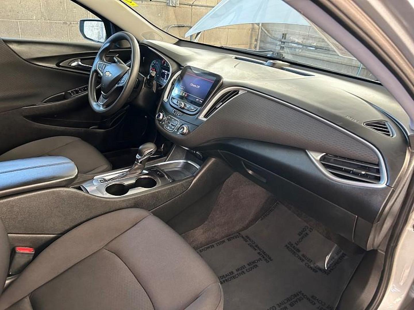 2022 silver Chevrolet Malibu (1G1ZD5ST3NF) with an 4-Cyl Turbo 1.5 Liter engine, Automatic CVT transmission, located at 412 Auto Vista Drive, Palmdale, CA, 93551, (661) 945-0620, 34.592636, -118.136681 - Photo#33