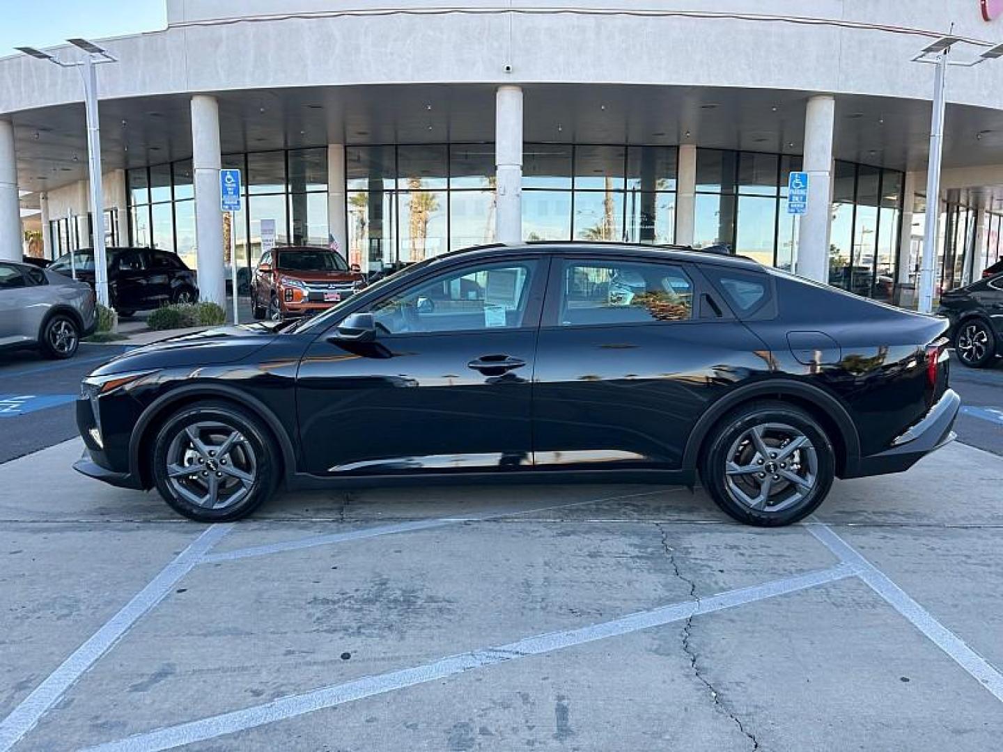 2025 BLACK Kia K4 (3KPFT4DE5SE) with an 4-Cyl 2.0 Liter engine, Automatic IVT transmission, located at 412 Auto Vista Drive, Palmdale, CA, 93551, (661) 945-0620, 34.592636, -118.136681 - Photo#3