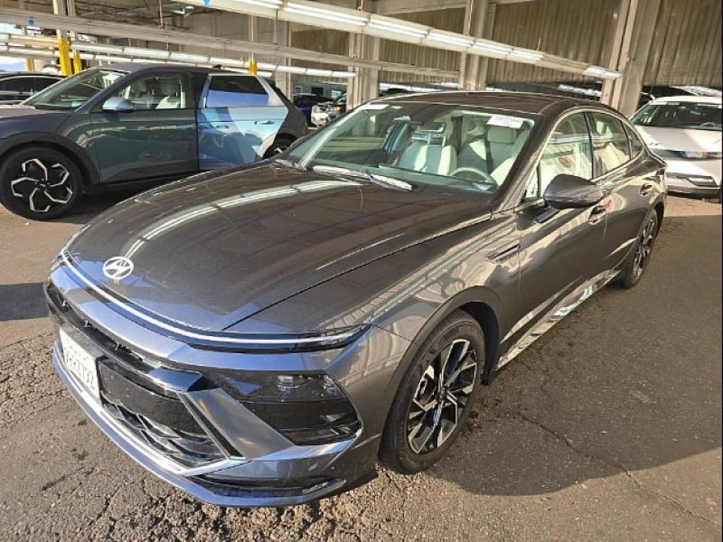 2025 BLACK Hyundai Sonata (KMHL64JA8SA) with an 4-Cyl 2.5 Liter engine, Automatic 8-Spd transmission, located at 412 Auto Vista Drive, Palmdale, CA, 93551, (661) 945-0620, 34.592636, -118.136681 - Photo#7