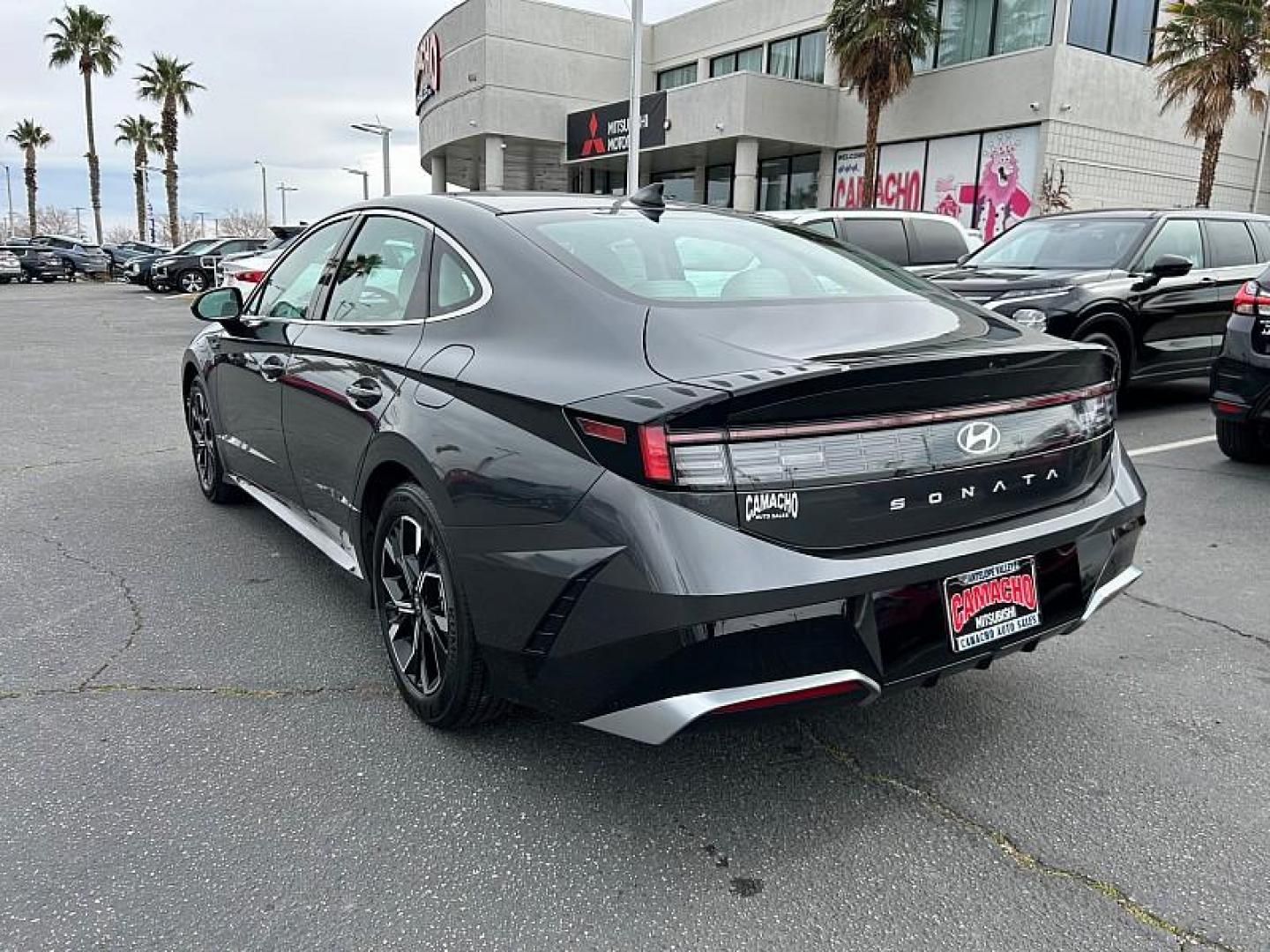 2025 BLACK Hyundai Sonata (KMHL64JA8SA) with an 4-Cyl 2.5 Liter engine, Automatic 8-Spd transmission, located at 412 Auto Vista Drive, Palmdale, CA, 93551, (661) 945-0620, 34.592636, -118.136681 - Photo#8
