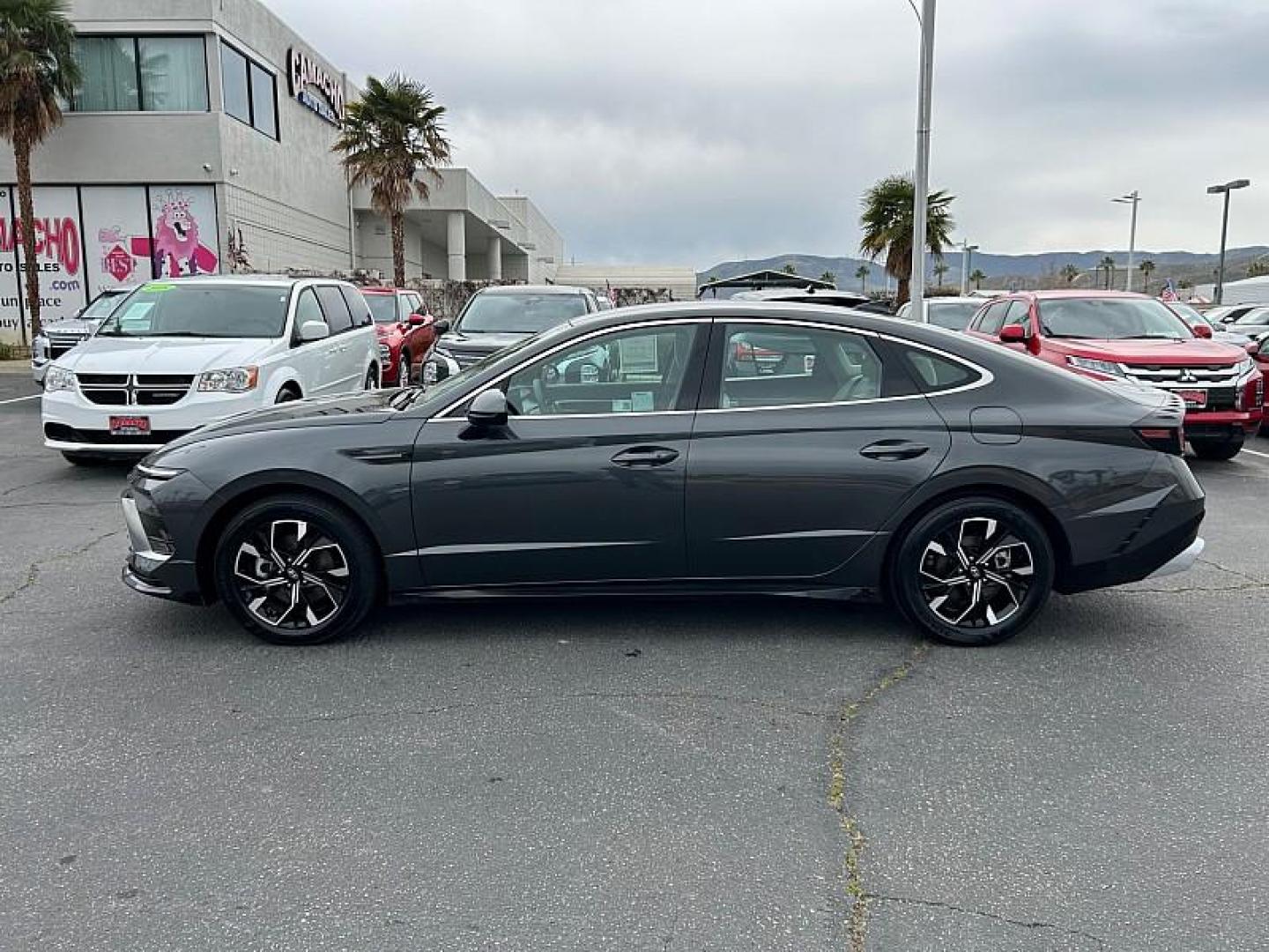 2025 BLACK Hyundai Sonata (KMHL64JA8SA) with an 4-Cyl 2.5 Liter engine, Automatic 8-Spd transmission, located at 412 Auto Vista Drive, Palmdale, CA, 93551, (661) 945-0620, 34.592636, -118.136681 - Photo#9