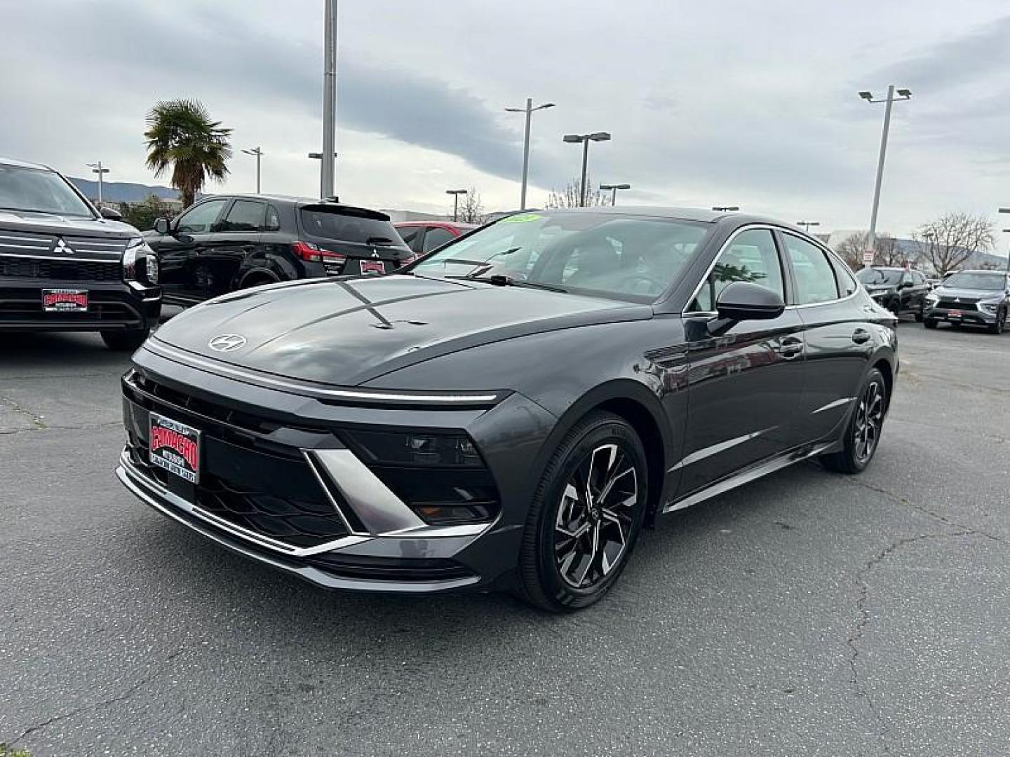 2025 BLACK Hyundai Sonata (KMHL64JA8SA) with an 4-Cyl 2.5 Liter engine, Automatic 8-Spd transmission, located at 412 Auto Vista Drive, Palmdale, CA, 93551, (661) 945-0620, 34.592636, -118.136681 - Photo#10