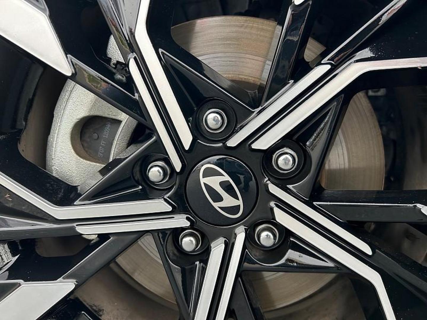 2025 BLACK Hyundai Sonata (KMHL64JA8SA) with an 4-Cyl 2.5 Liter engine, Automatic 8-Spd transmission, located at 412 Auto Vista Drive, Palmdale, CA, 93551, (661) 945-0620, 34.592636, -118.136681 - Photo#11