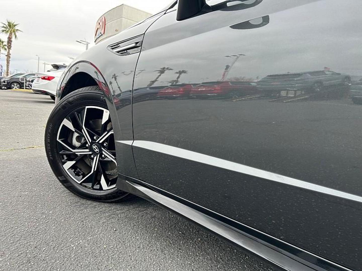 2025 BLACK Hyundai Sonata (KMHL64JA8SA) with an 4-Cyl 2.5 Liter engine, Automatic 8-Spd transmission, located at 412 Auto Vista Drive, Palmdale, CA, 93551, (661) 945-0620, 34.592636, -118.136681 - Photo#12