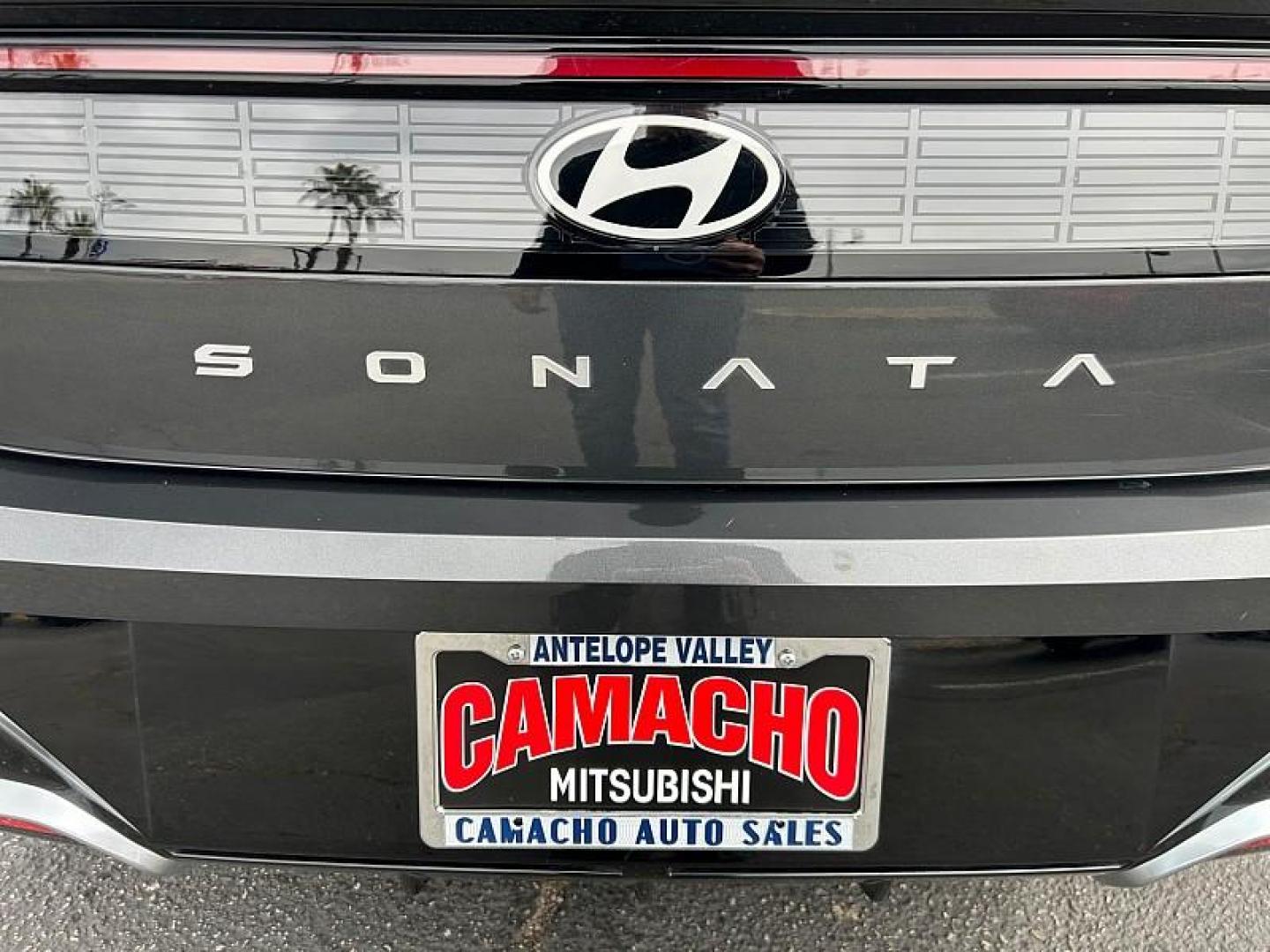 2025 BLACK Hyundai Sonata (KMHL64JA8SA) with an 4-Cyl 2.5 Liter engine, Automatic 8-Spd transmission, located at 412 Auto Vista Drive, Palmdale, CA, 93551, (661) 945-0620, 34.592636, -118.136681 - Photo#18