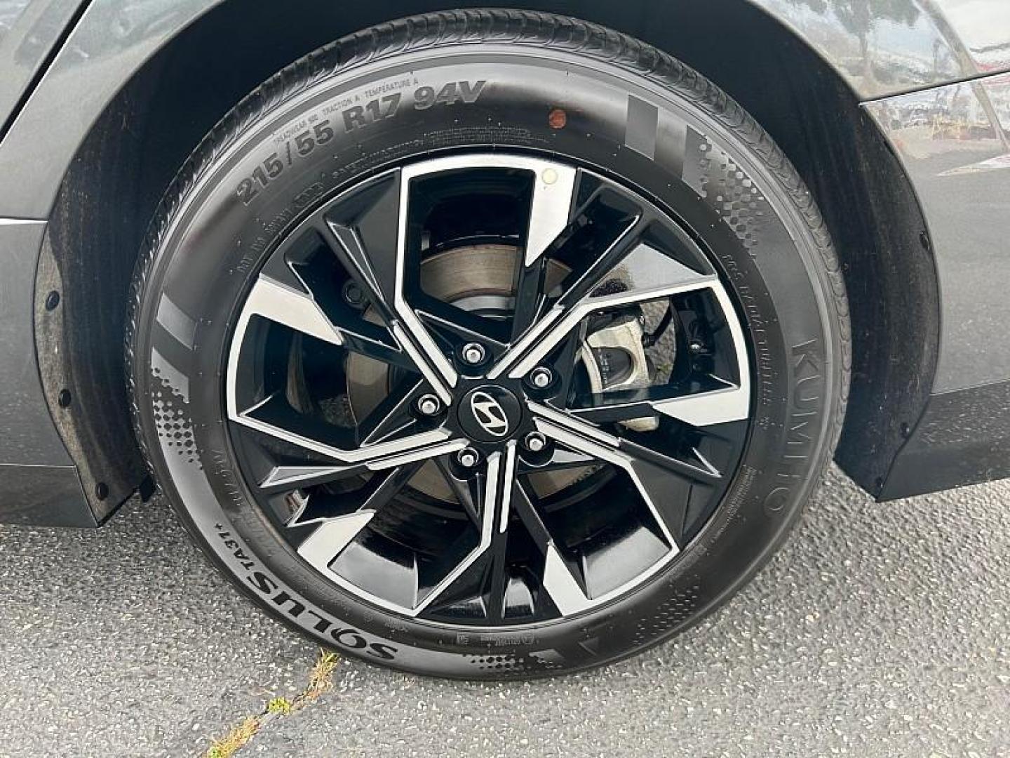 2025 BLACK Hyundai Sonata (KMHL64JA8SA) with an 4-Cyl 2.5 Liter engine, Automatic 8-Spd transmission, located at 412 Auto Vista Drive, Palmdale, CA, 93551, (661) 945-0620, 34.592636, -118.136681 - Photo#19