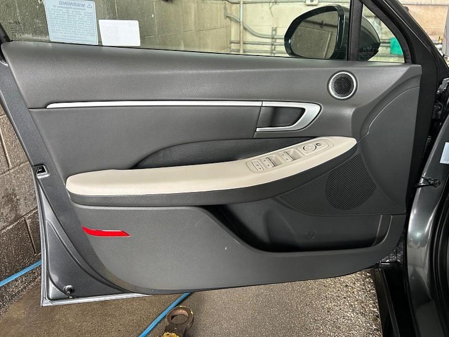 2025 BLACK Hyundai Sonata (KMHL64JA8SA) with an 4-Cyl 2.5 Liter engine, Automatic 8-Spd transmission, located at 412 Auto Vista Drive, Palmdale, CA, 93551, (661) 945-0620, 34.592636, -118.136681 - Photo#21