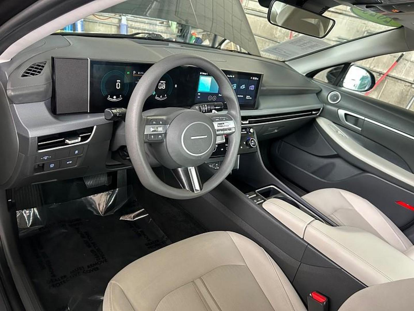 2025 BLACK Hyundai Sonata (KMHL64JA8SA) with an 4-Cyl 2.5 Liter engine, Automatic 8-Spd transmission, located at 412 Auto Vista Drive, Palmdale, CA, 93551, (661) 945-0620, 34.592636, -118.136681 - Photo#22