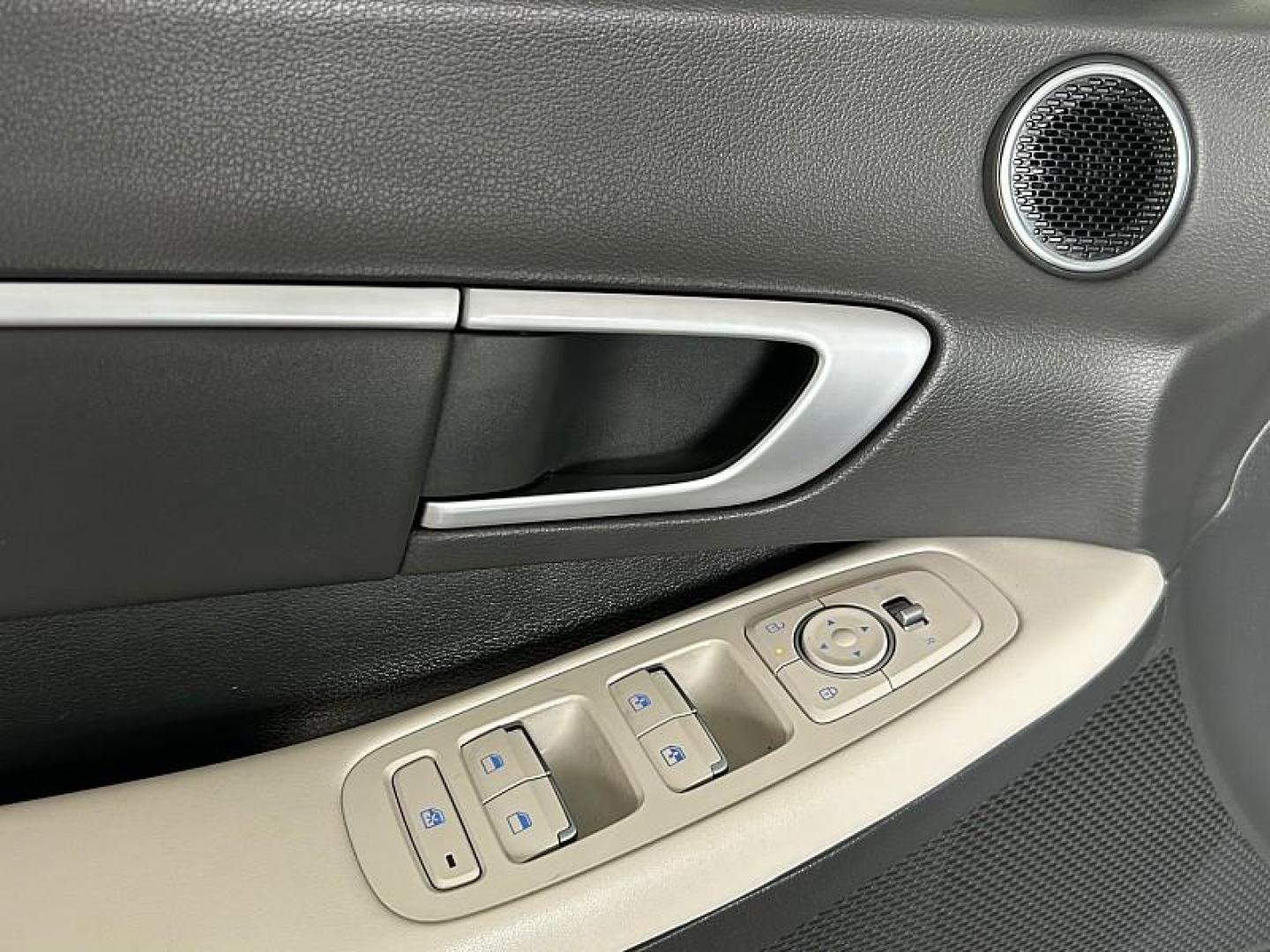 2025 BLACK Hyundai Sonata (KMHL64JA8SA) with an 4-Cyl 2.5 Liter engine, Automatic 8-Spd transmission, located at 412 Auto Vista Drive, Palmdale, CA, 93551, (661) 945-0620, 34.592636, -118.136681 - Photo#33