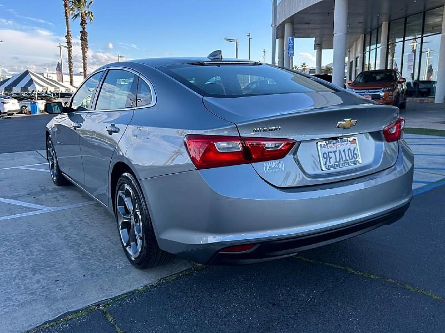 2023 GRAY Chevrolet Malibu (1G1ZD5ST2PF) with an 4-Cyl Turbo 1.5 Liter engine, Automatic CVT transmission, located at 412 Auto Vista Drive, Palmdale, CA, 93551, (661) 945-0620, 34.592636, -118.136681 - Photo#6