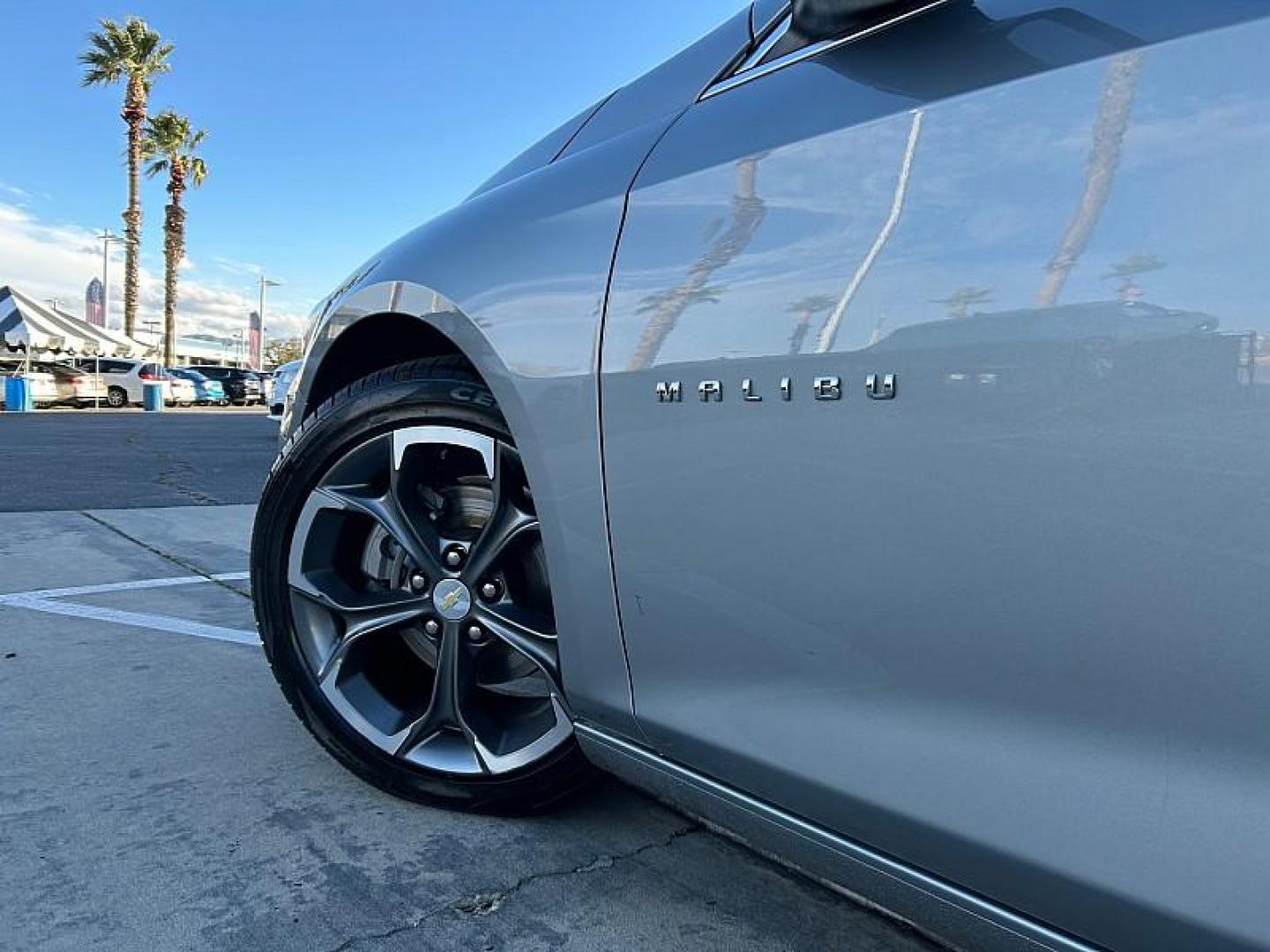 2023 GRAY Chevrolet Malibu (1G1ZD5ST2PF) with an 4-Cyl Turbo 1.5 Liter engine, Automatic CVT transmission, located at 412 Auto Vista Drive, Palmdale, CA, 93551, (661) 945-0620, 34.592636, -118.136681 - Photo#12