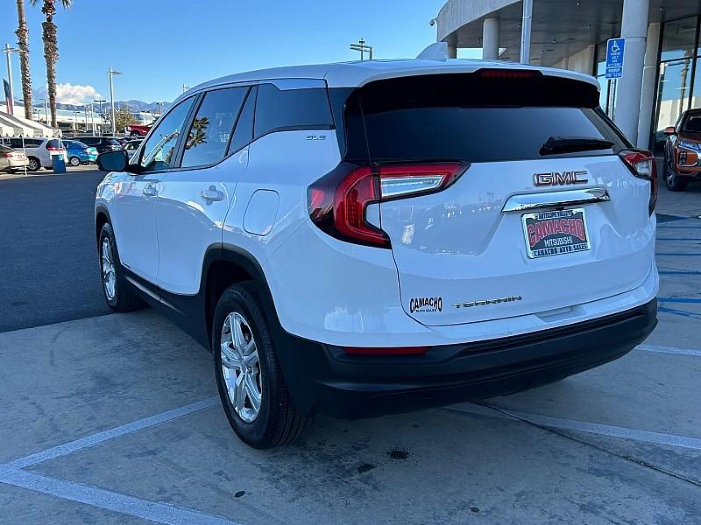 2024 WHITE GMC Terrain (3GKALMEG8RL) with an 4-Cyl Turbo 1.5 Liter engine, Automatic 9-Spd transmission, located at 412 Auto Vista Drive, Palmdale, CA, 93551, (661) 945-0620, 34.592636, -118.136681 - Photo#5