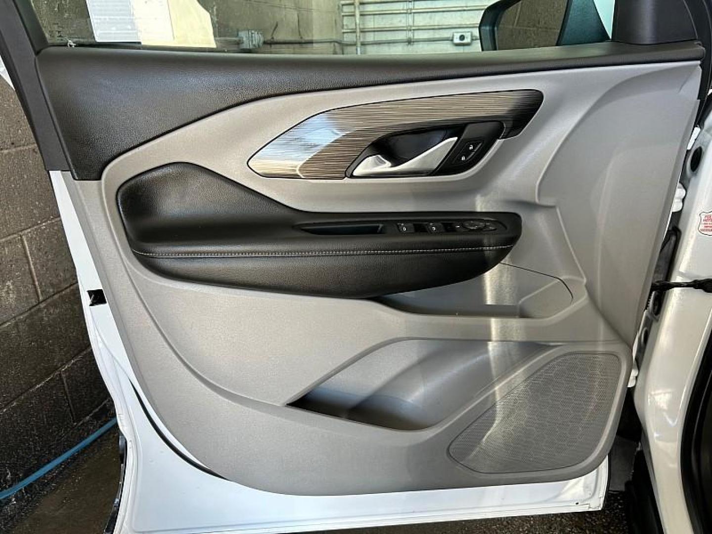 2024 WHITE GMC Terrain (3GKALMEG8RL) with an 4-Cyl Turbo 1.5 Liter engine, Automatic 9-Spd transmission, located at 412 Auto Vista Drive, Palmdale, CA, 93551, (661) 945-0620, 34.592636, -118.136681 - Photo#17