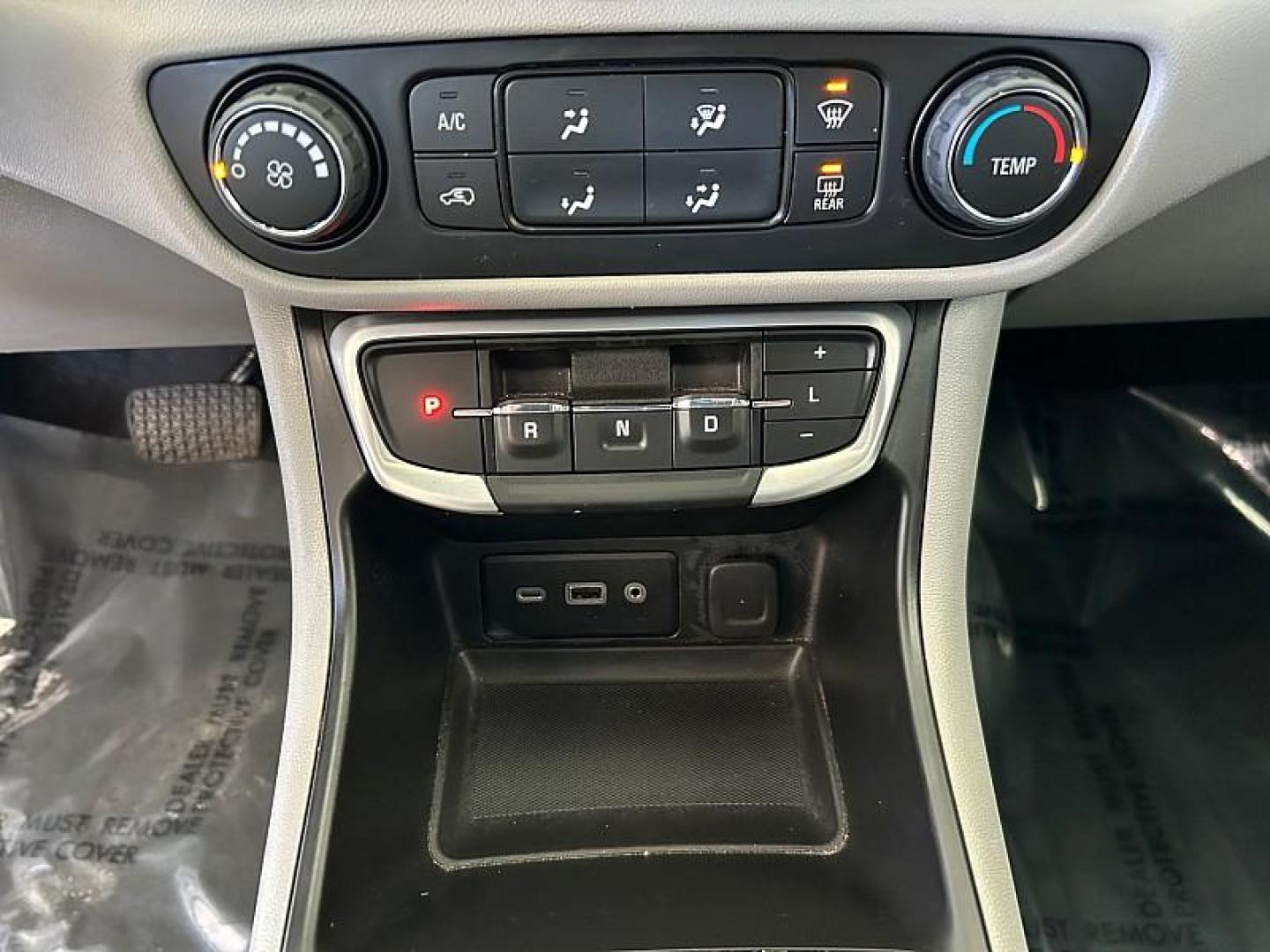 2024 WHITE GMC Terrain (3GKALMEG8RL) with an 4-Cyl Turbo 1.5 Liter engine, Automatic 9-Spd transmission, located at 412 Auto Vista Drive, Palmdale, CA, 93551, (661) 945-0620, 34.592636, -118.136681 - Photo#21