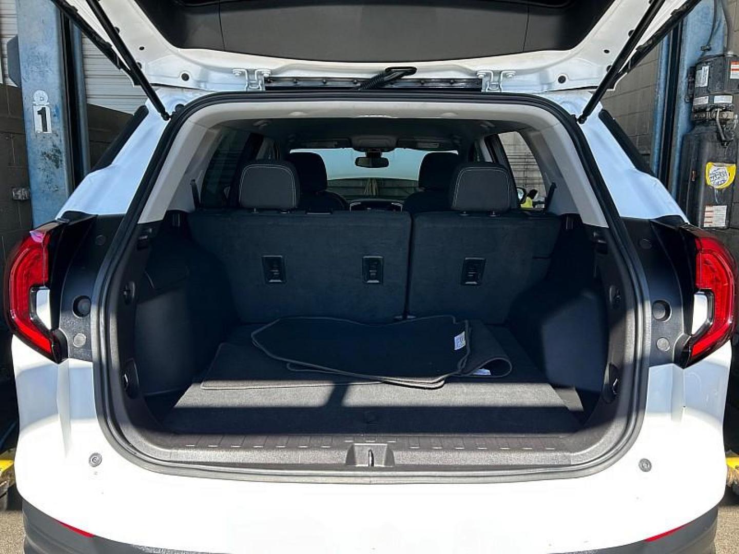 2024 WHITE GMC Terrain (3GKALMEG8RL) with an 4-Cyl Turbo 1.5 Liter engine, Automatic 9-Spd transmission, located at 412 Auto Vista Drive, Palmdale, CA, 93551, (661) 945-0620, 34.592636, -118.136681 - Photo#27