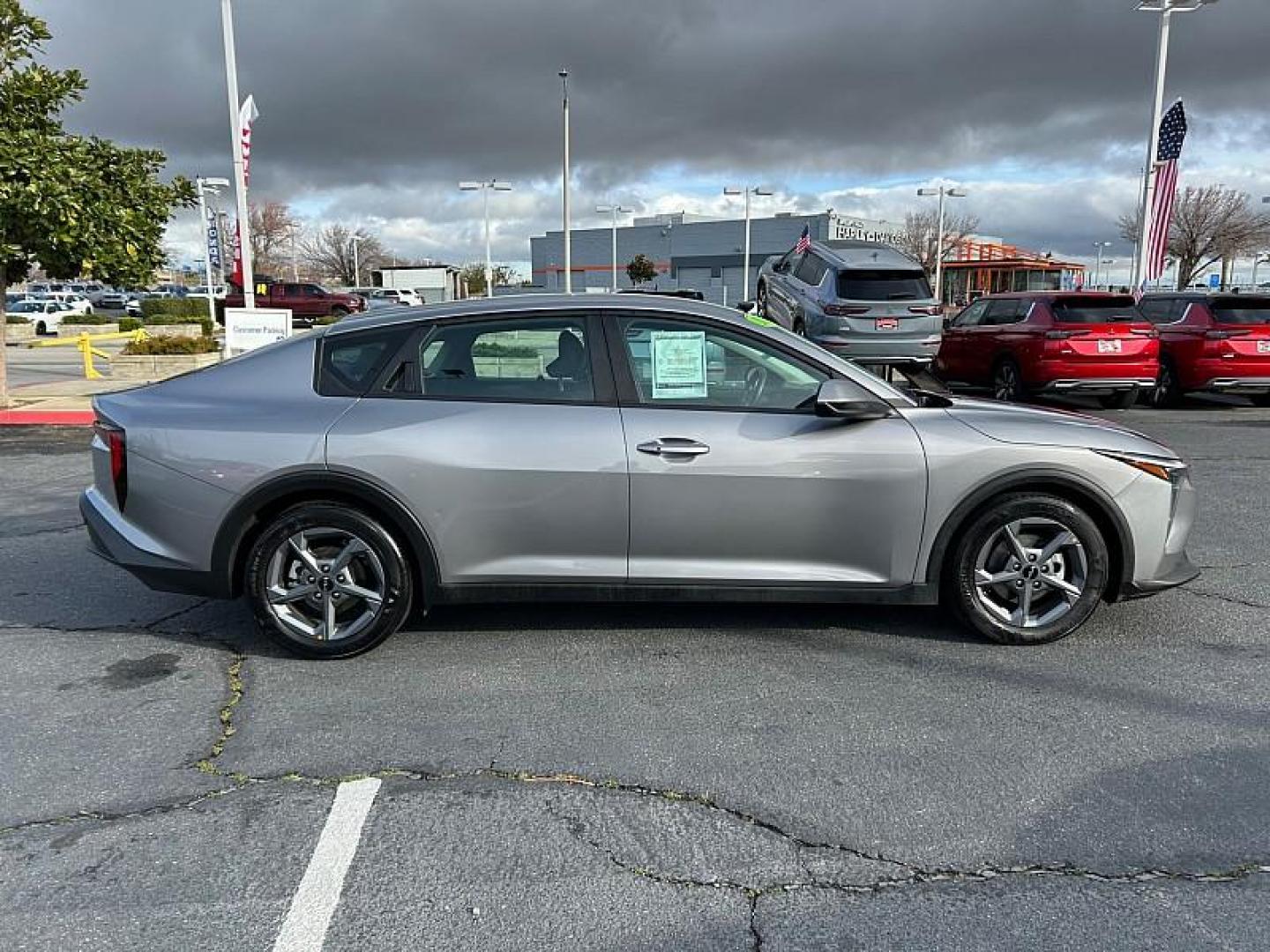 2025 GRAY Kia K4 (3KPFT4DE4SE) with an 4-Cyl 2.0 Liter engine, Automatic IVT transmission, located at 412 Auto Vista Drive, Palmdale, CA, 93551, (661) 945-0620, 34.592636, -118.136681 - Photo#4