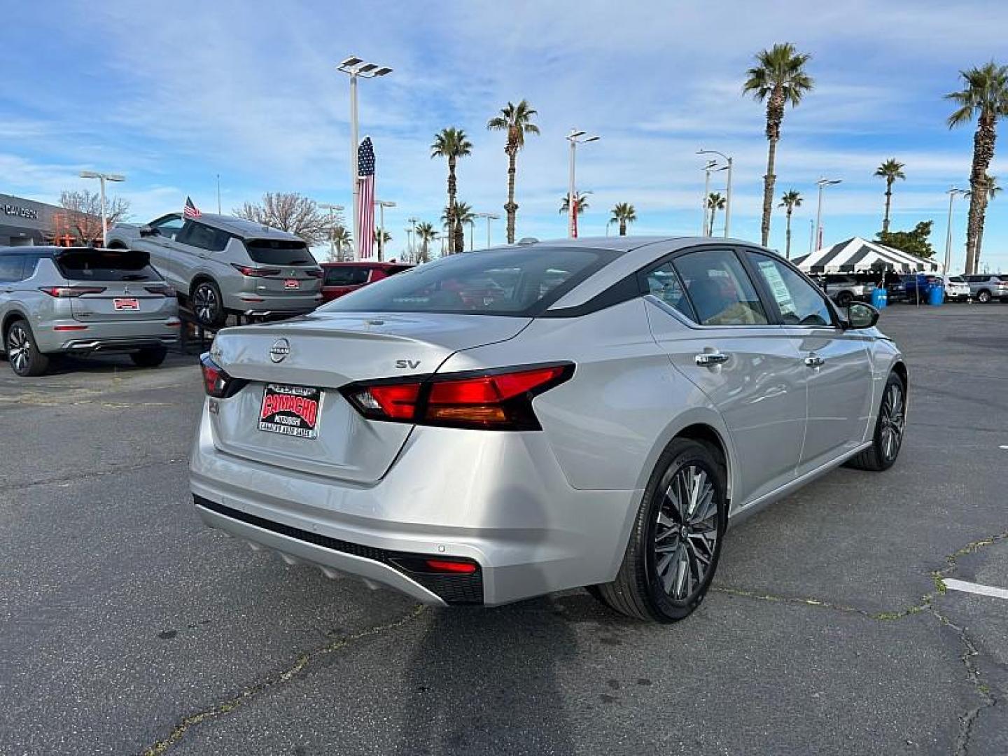 2024 SILVER Nissan Altima (1N4BL4DV2RN) with an 4-Cyl 2.5 Liter engine, Automatic Xtronic CVT transmission, located at 412 Auto Vista Drive, Palmdale, CA, 93551, (661) 945-0620, 34.592636, -118.136681 - Photo#3
