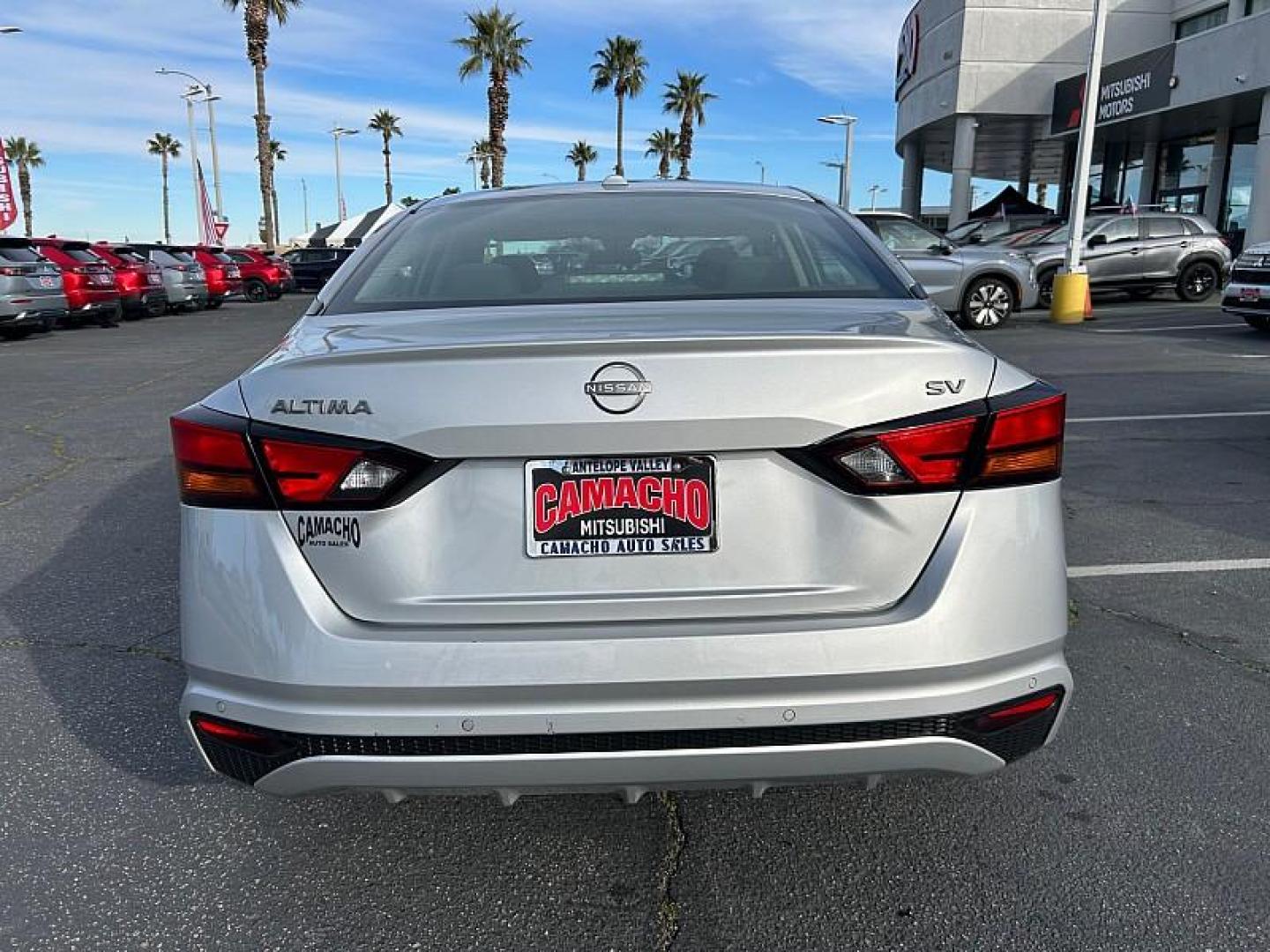 2024 SILVER Nissan Altima (1N4BL4DV2RN) with an 4-Cyl 2.5 Liter engine, Automatic Xtronic CVT transmission, located at 412 Auto Vista Drive, Palmdale, CA, 93551, (661) 945-0620, 34.592636, -118.136681 - Photo#4