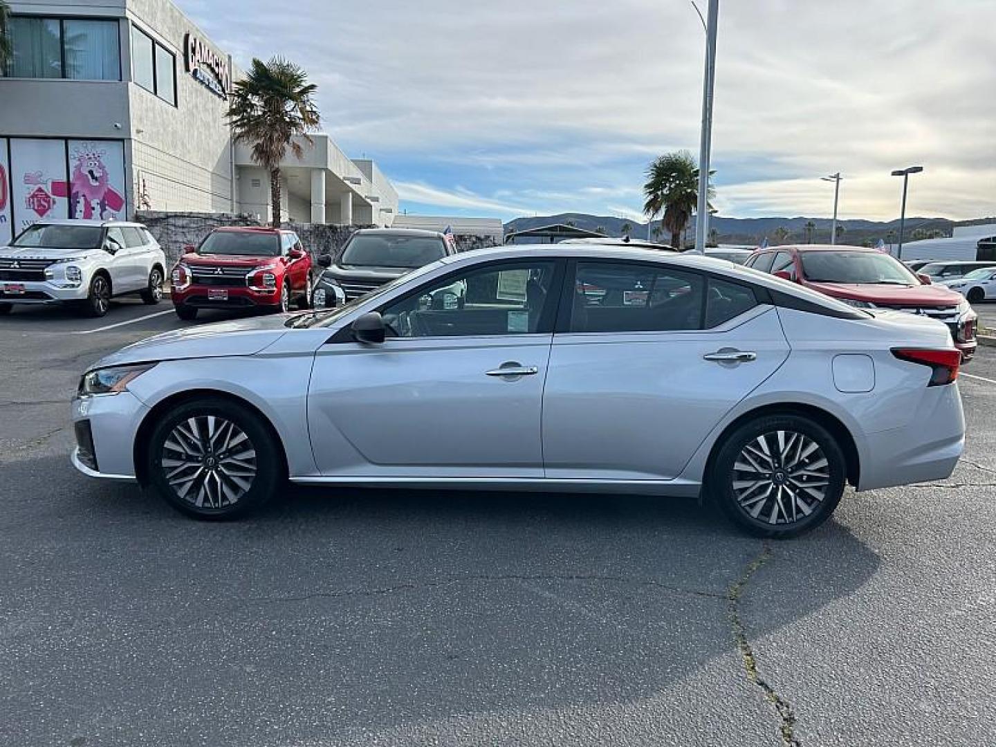2024 SILVER Nissan Altima (1N4BL4DV2RN) with an 4-Cyl 2.5 Liter engine, Automatic Xtronic CVT transmission, located at 412 Auto Vista Drive, Palmdale, CA, 93551, (661) 945-0620, 34.592636, -118.136681 - Photo#6