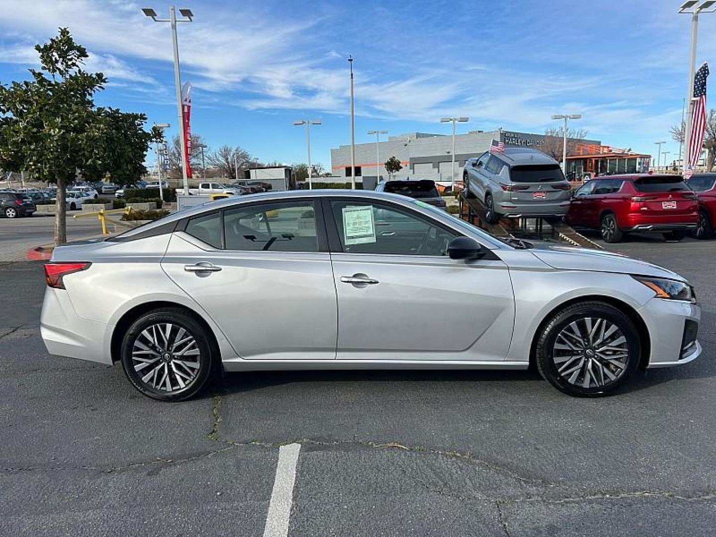 2024 SILVER Nissan Altima (1N4BL4DV2RN) with an 4-Cyl 2.5 Liter engine, Automatic Xtronic CVT transmission, located at 412 Auto Vista Drive, Palmdale, CA, 93551, (661) 945-0620, 34.592636, -118.136681 - Photo#8