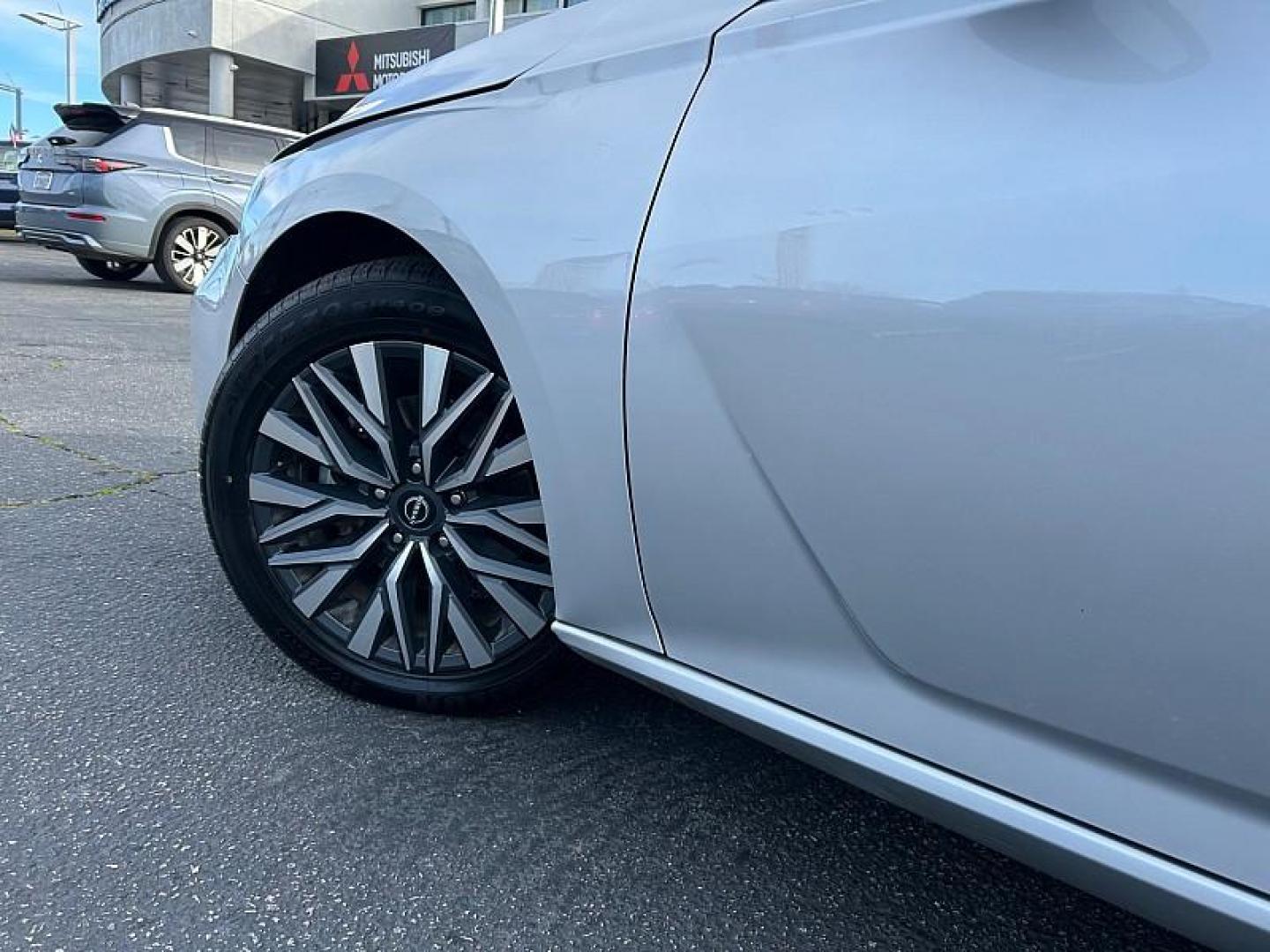 2024 SILVER Nissan Altima (1N4BL4DV2RN) with an 4-Cyl 2.5 Liter engine, Automatic Xtronic CVT transmission, located at 412 Auto Vista Drive, Palmdale, CA, 93551, (661) 945-0620, 34.592636, -118.136681 - Photo#11