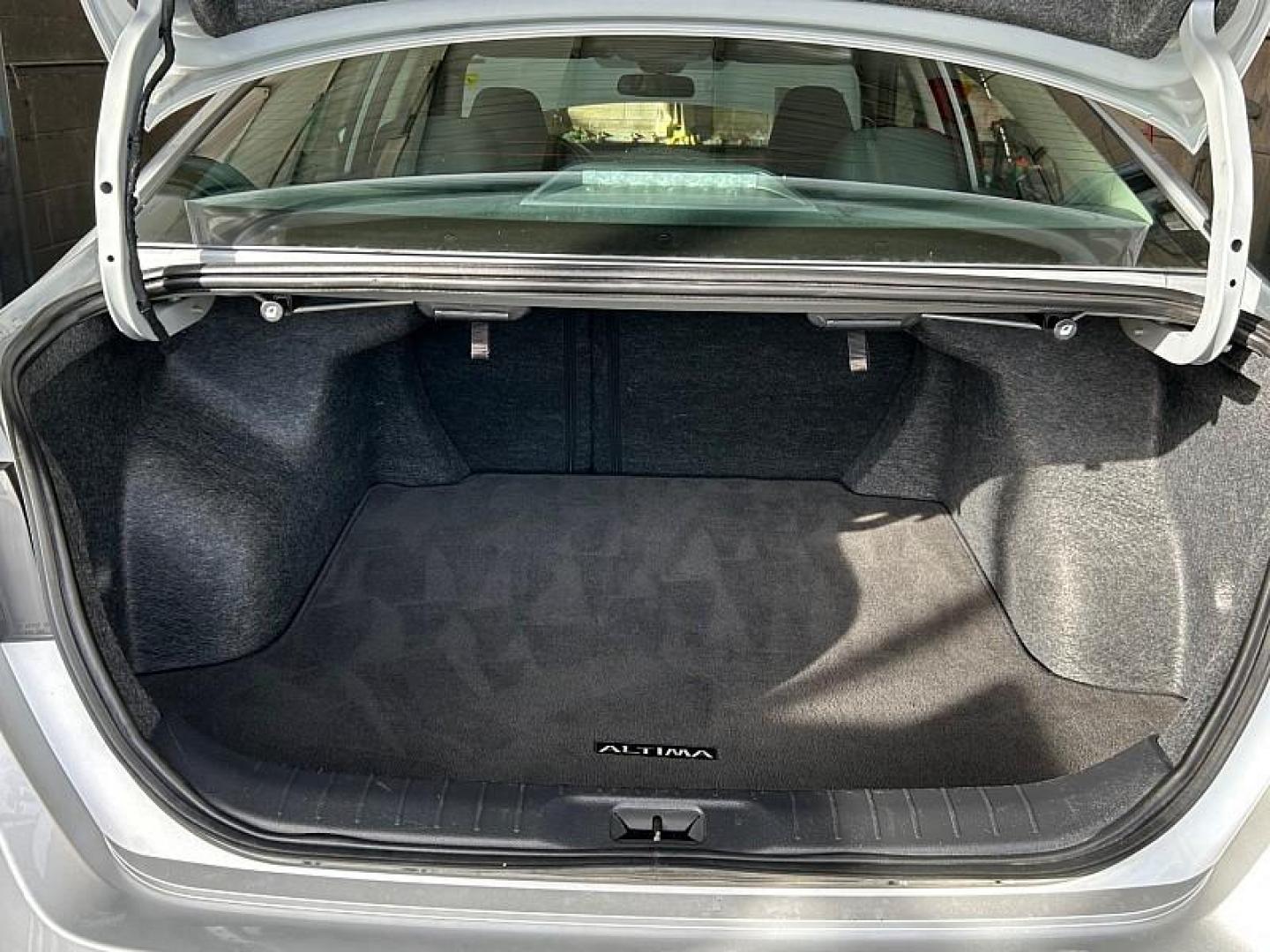 2024 SILVER Nissan Altima (1N4BL4DV2RN) with an 4-Cyl 2.5 Liter engine, Automatic Xtronic CVT transmission, located at 412 Auto Vista Drive, Palmdale, CA, 93551, (661) 945-0620, 34.592636, -118.136681 - Photo#30