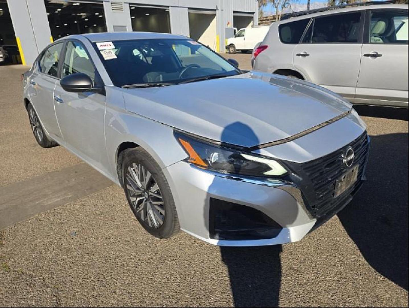 2024 SILVER Nissan Altima (1N4BL4DV2RN) with an 4-Cyl 2.5 Liter engine, Automatic Xtronic CVT transmission, located at 412 Auto Vista Drive, Palmdale, CA, 93551, (661) 945-0620, 34.592636, -118.136681 - Photo#1