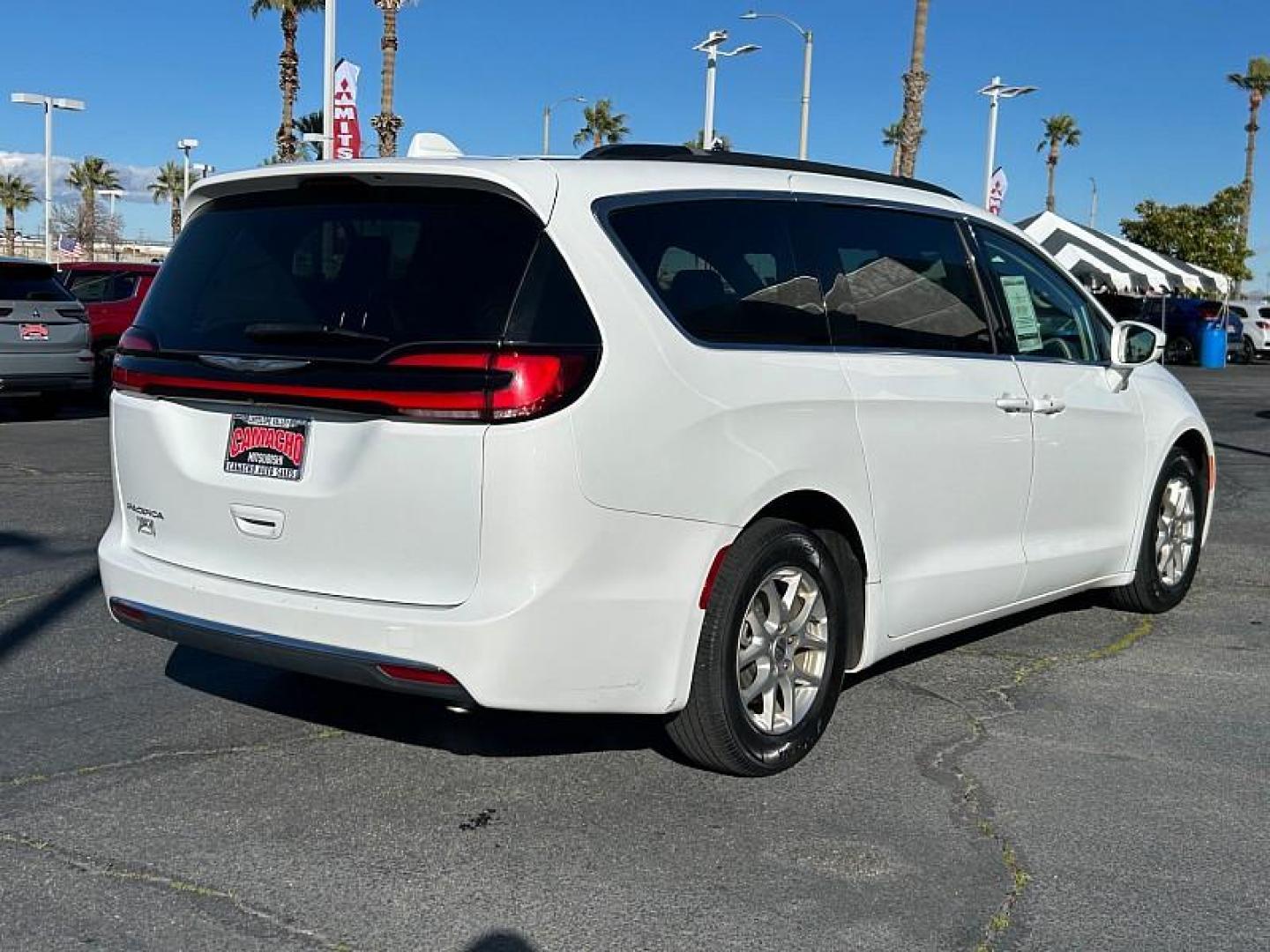 2022 WHITE Chrysler Pacifica (2C4RC1BG5NR) with an V6 3.6 Liter engine, Automatic 9-Spd transmission, located at 412 Auto Vista Drive, Palmdale, CA, 93551, (661) 945-0620, 34.592636, -118.136681 - Photo#2