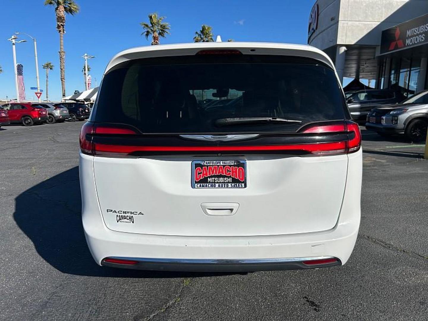 2022 WHITE Chrysler Pacifica (2C4RC1BG5NR) with an V6 3.6 Liter engine, Automatic 9-Spd transmission, located at 412 Auto Vista Drive, Palmdale, CA, 93551, (661) 945-0620, 34.592636, -118.136681 - Photo#3