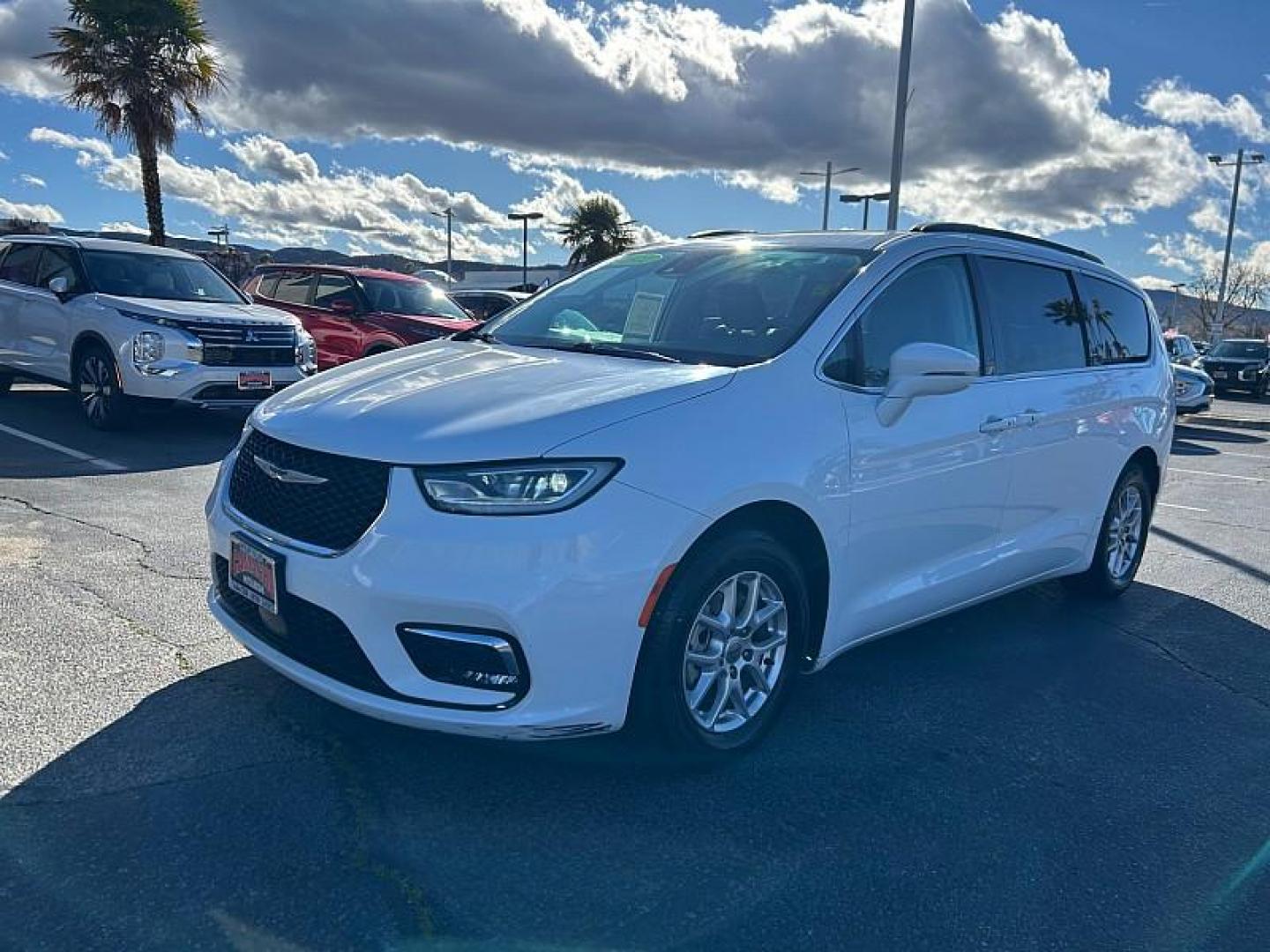 2022 WHITE Chrysler Pacifica (2C4RC1BG5NR) with an V6 3.6 Liter engine, Automatic 9-Spd transmission, located at 412 Auto Vista Drive, Palmdale, CA, 93551, (661) 945-0620, 34.592636, -118.136681 - Photo#6