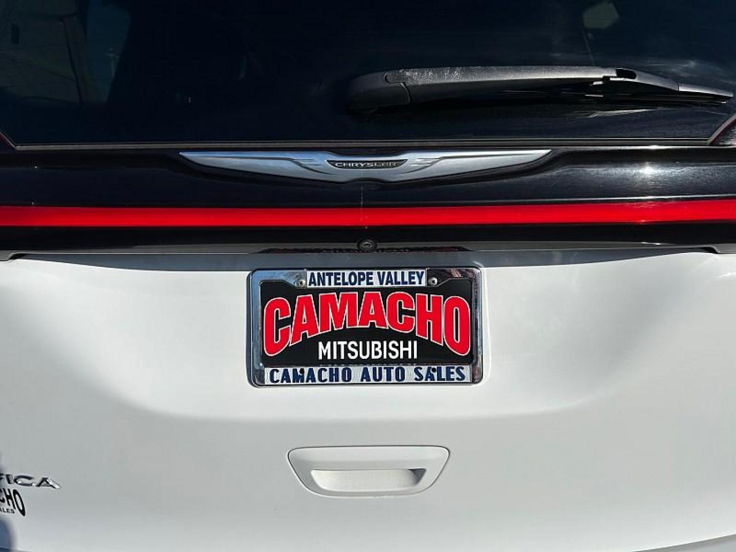 2022 WHITE Chrysler Pacifica (2C4RC1BG5NR) with an V6 3.6 Liter engine, Automatic 9-Spd transmission, located at 412 Auto Vista Drive, Palmdale, CA, 93551, (661) 945-0620, 34.592636, -118.136681 - Photo#16