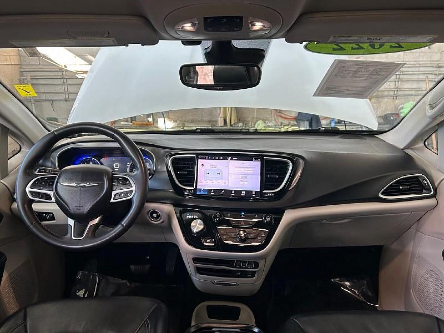 2022 WHITE Chrysler Pacifica (2C4RC1BG5NR) with an V6 3.6 Liter engine, Automatic 9-Spd transmission, located at 412 Auto Vista Drive, Palmdale, CA, 93551, (661) 945-0620, 34.592636, -118.136681 - Photo#21