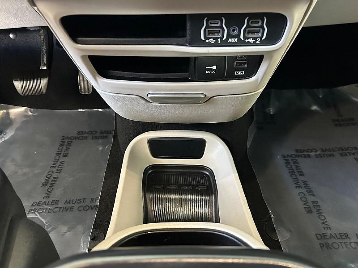 2022 WHITE Chrysler Pacifica (2C4RC1BG5NR) with an V6 3.6 Liter engine, Automatic 9-Spd transmission, located at 412 Auto Vista Drive, Palmdale, CA, 93551, (661) 945-0620, 34.592636, -118.136681 - Photo#23