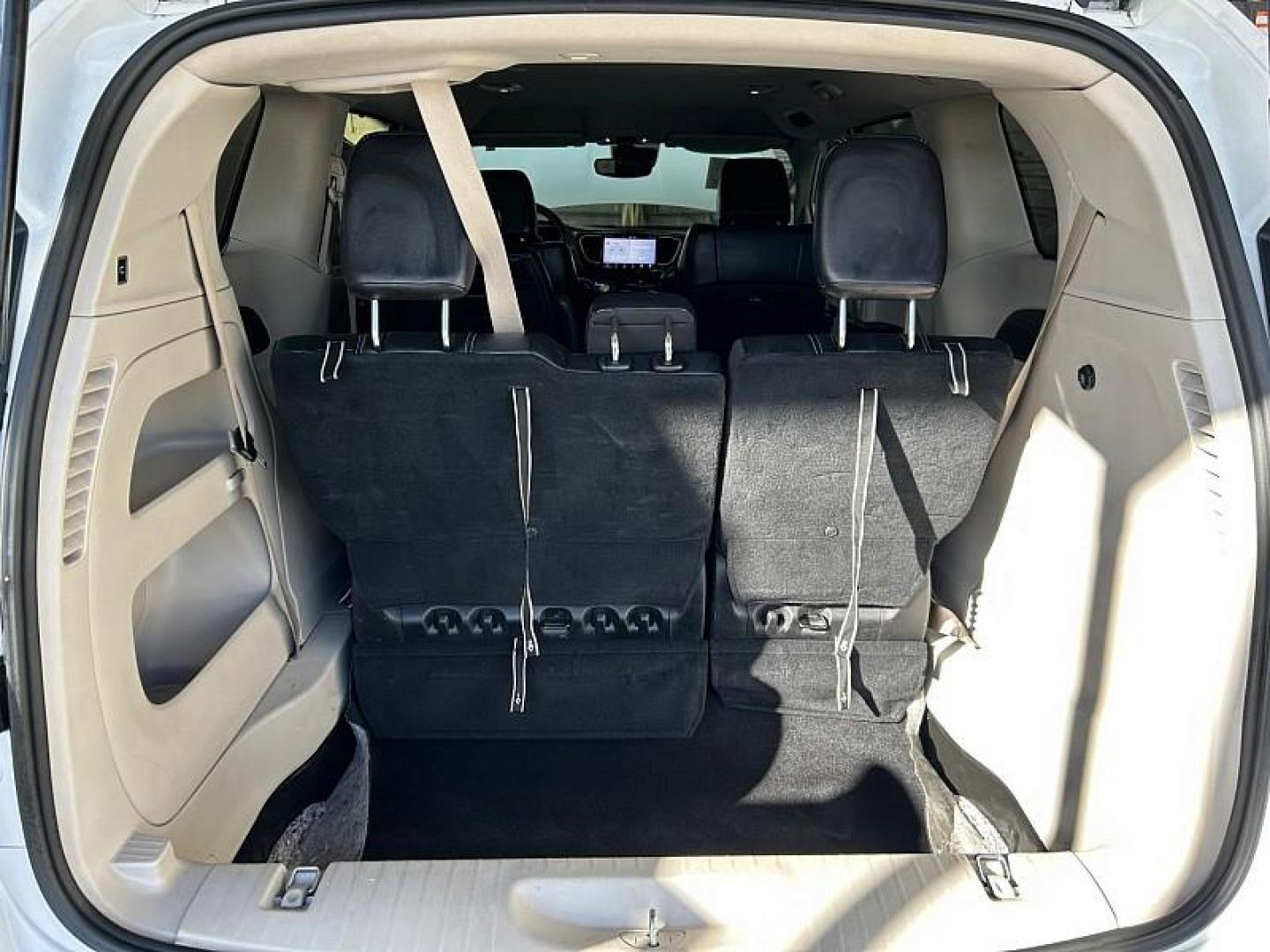 2022 WHITE Chrysler Pacifica (2C4RC1BG5NR) with an V6 3.6 Liter engine, Automatic 9-Spd transmission, located at 412 Auto Vista Drive, Palmdale, CA, 93551, (661) 945-0620, 34.592636, -118.136681 - Photo#30