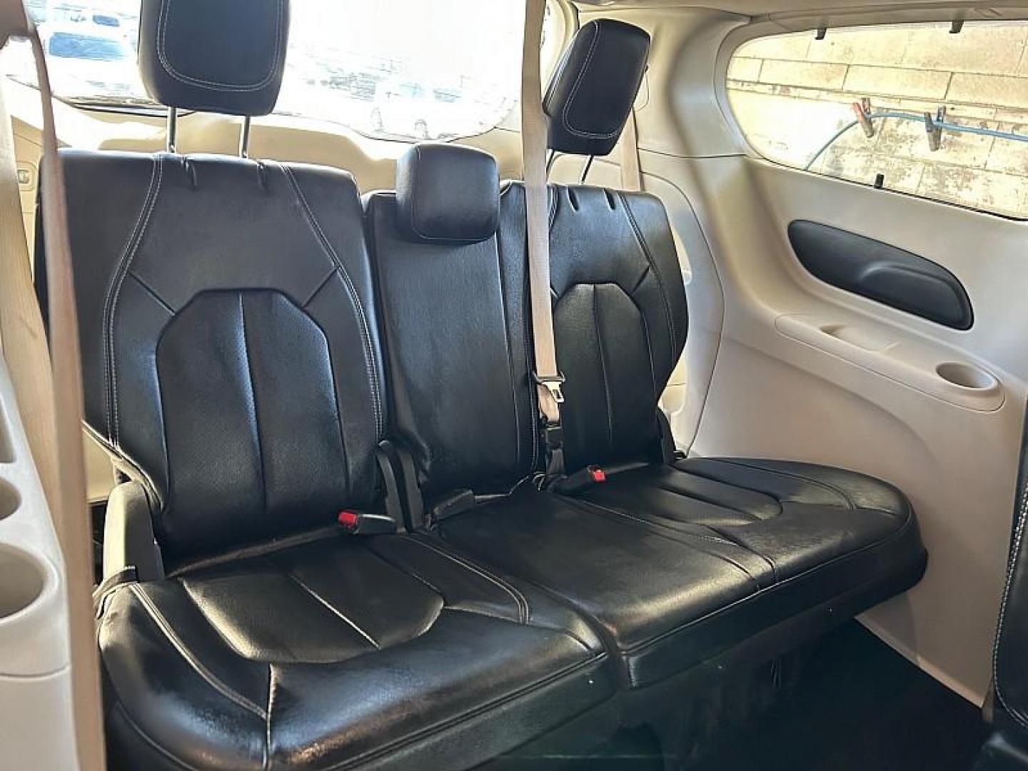 2022 WHITE Chrysler Pacifica (2C4RC1BG5NR) with an V6 3.6 Liter engine, Automatic 9-Spd transmission, located at 412 Auto Vista Drive, Palmdale, CA, 93551, (661) 945-0620, 34.592636, -118.136681 - Photo#31