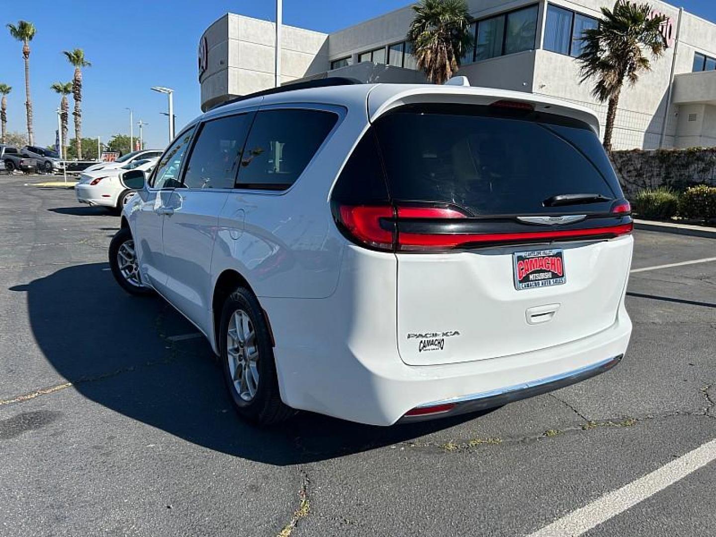 2022 WHITE Chrysler Pacifica (2C4RC1BG5NR) with an V6 3.6 Liter engine, Automatic 9-Spd transmission, located at 412 Auto Vista Drive, Palmdale, CA, 93551, (661) 945-0620, 34.592636, -118.136681 - Photo#7