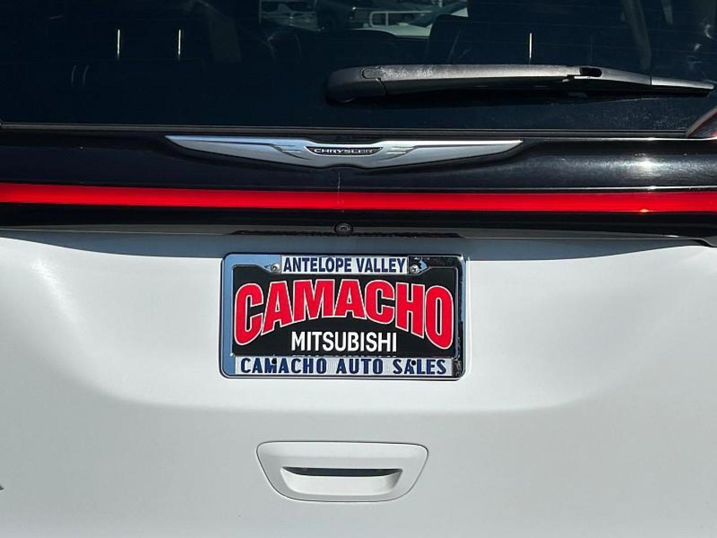 2022 WHITE Chrysler Pacifica (2C4RC1BG5NR) with an V6 3.6 Liter engine, Automatic 9-Spd transmission, located at 412 Auto Vista Drive, Palmdale, CA, 93551, (661) 945-0620, 34.592636, -118.136681 - Photo#11