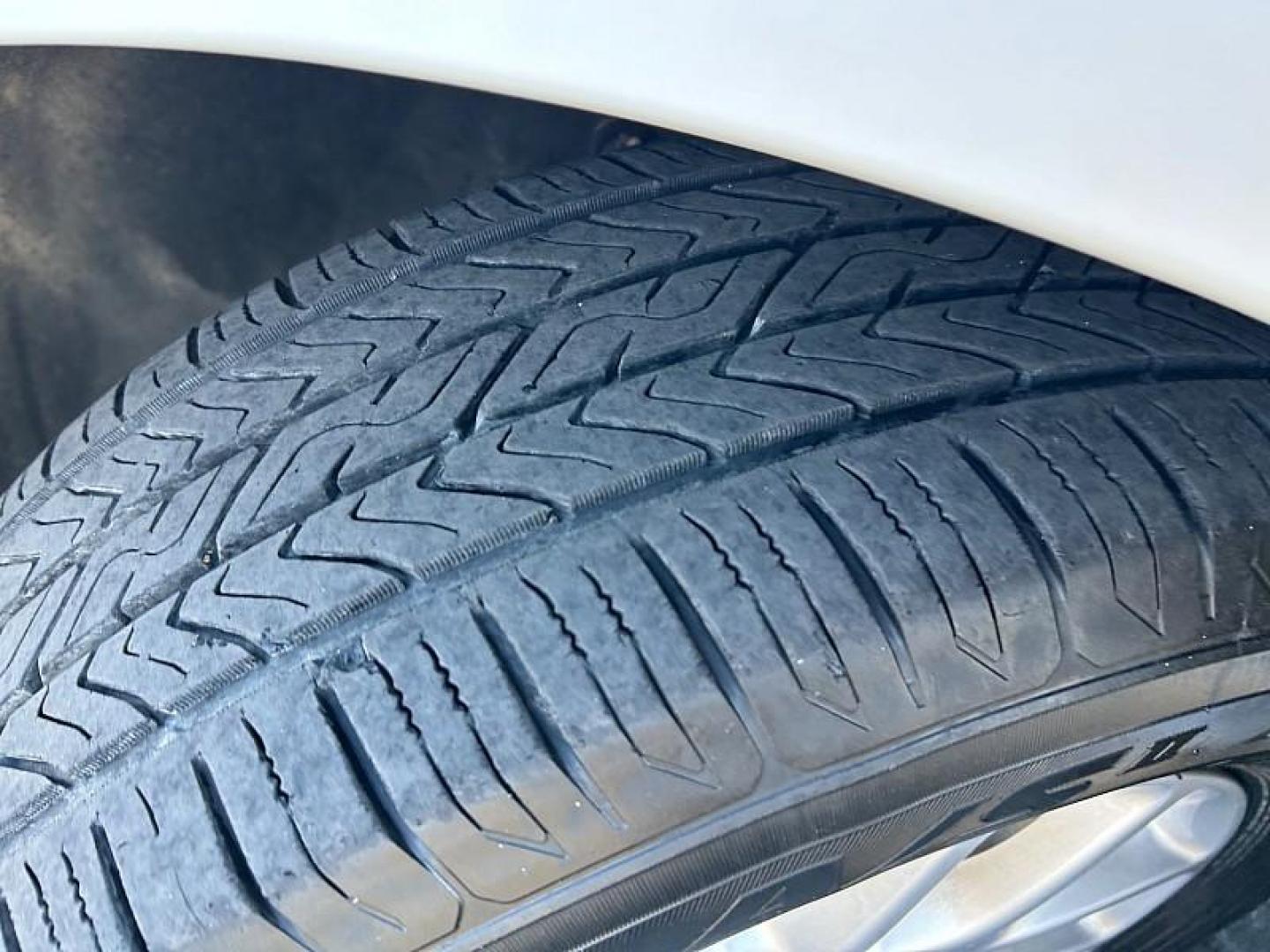 2022 WHITE Chrysler Pacifica (2C4RC1BG5NR) with an V6 3.6 Liter engine, Automatic 9-Spd transmission, located at 412 Auto Vista Drive, Palmdale, CA, 93551, (661) 945-0620, 34.592636, -118.136681 - Photo#12