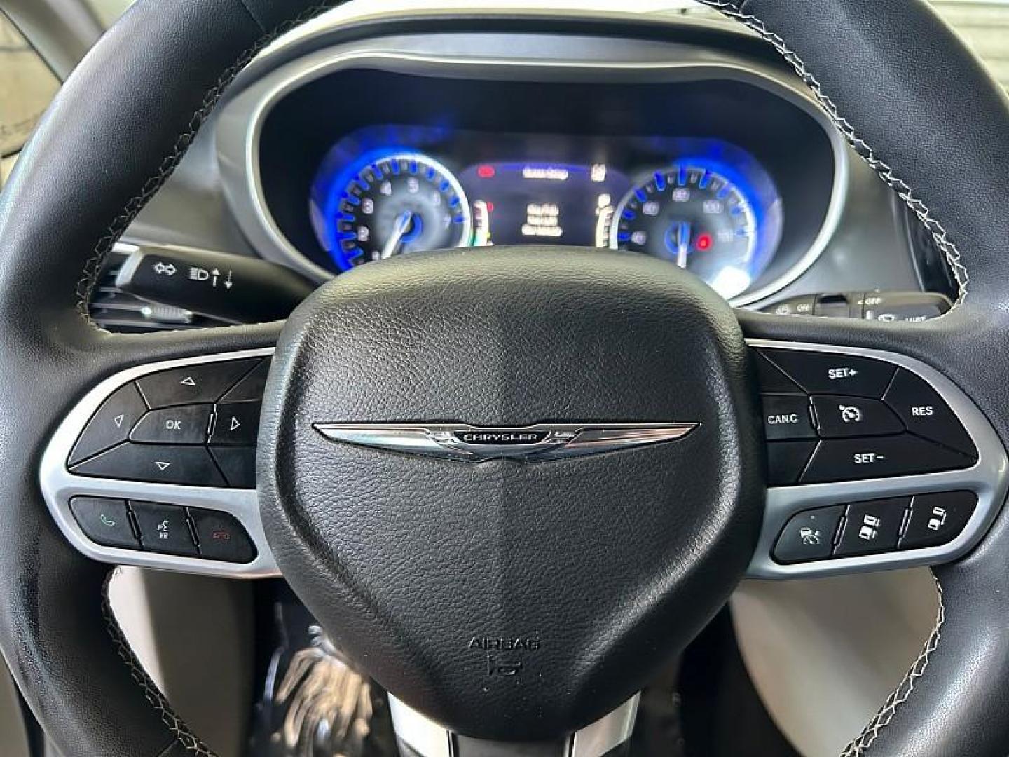 2022 WHITE Chrysler Pacifica (2C4RC1BG5NR) with an V6 3.6 Liter engine, Automatic 9-Spd transmission, located at 412 Auto Vista Drive, Palmdale, CA, 93551, (661) 945-0620, 34.592636, -118.136681 - Photo#19